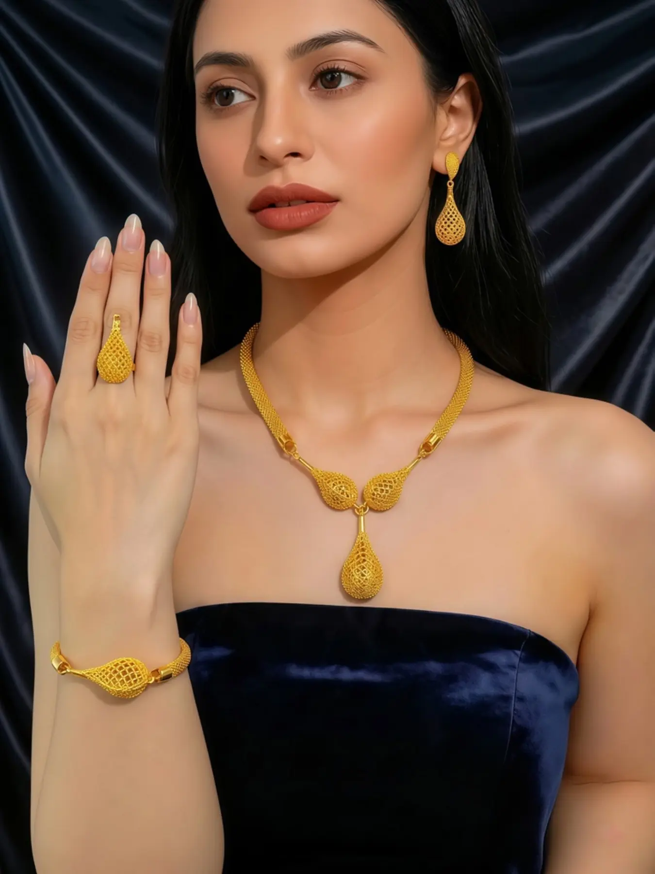 4 pieces per set of gold-plated jewelry Dubai Middle East Arabian style jewelry set exaggerated round pendant necklace bracelet ring earrings can be adjusted for ladies' dinner party accessories Necklace and Earring Set