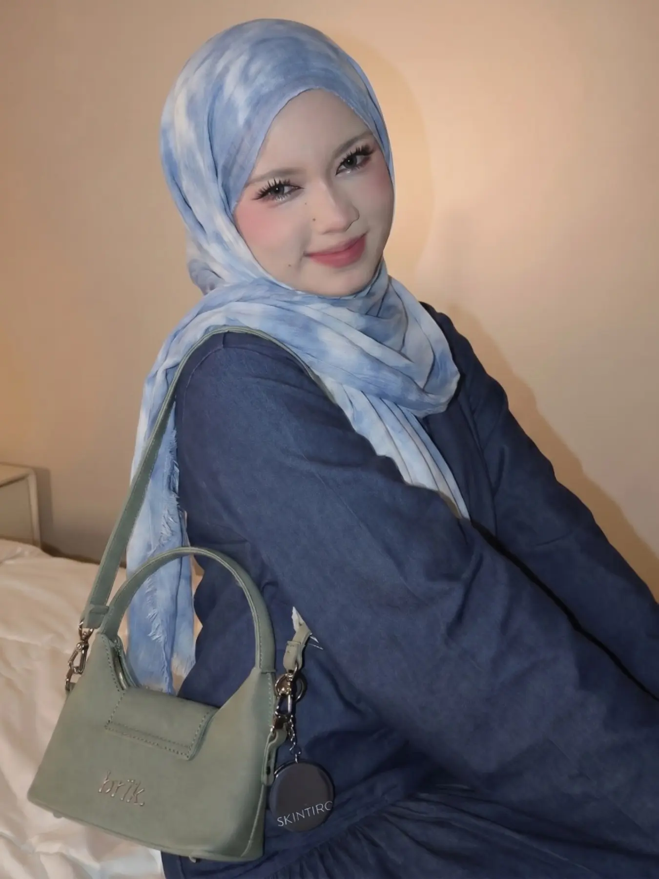 Elegant Fashion Scarf, Hazy Blue Gradient Print, 70x180cm Hijab, All-Season, Suitable for Abaya and Muslim Shawl Use