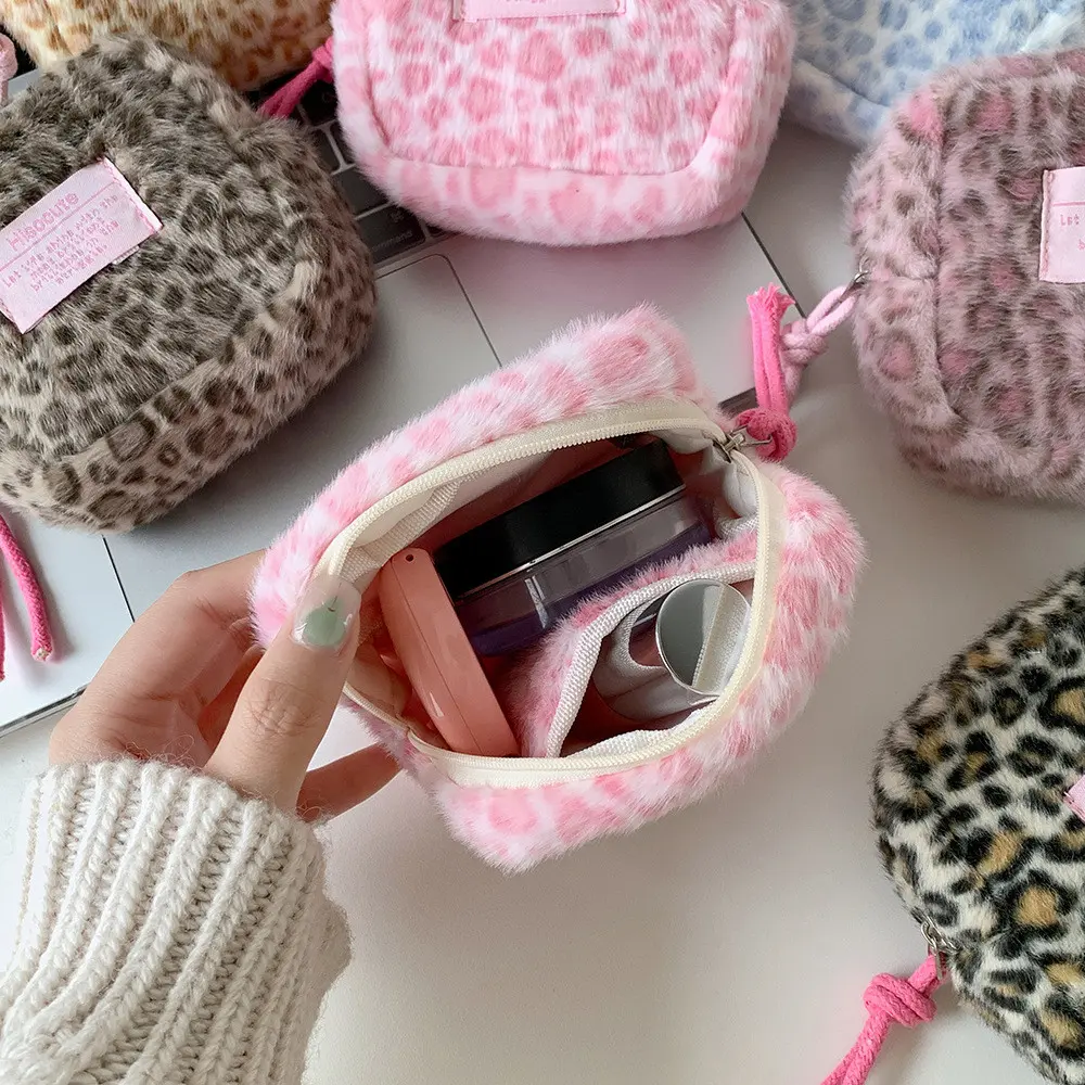 1Pc Leopard Print Quilting Mini Makeup Bag, Makeup Storage Pouch, Tampon Bag, Sanitary Pad Pouch, Lipstick Bag, Organizer, Wallet, Clutch With Zipper Closure For Lipstick, Skincare, Coin, Keys, Small Items