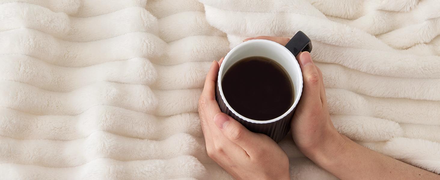 BEDELITE Fleece Cozy Blanket 300GSM Soft Warm Fluffy 3D Stripe Texture Microfiber Polyester Throw Twin Queen King Sizes Decorative Valentine's Day gift Giftable