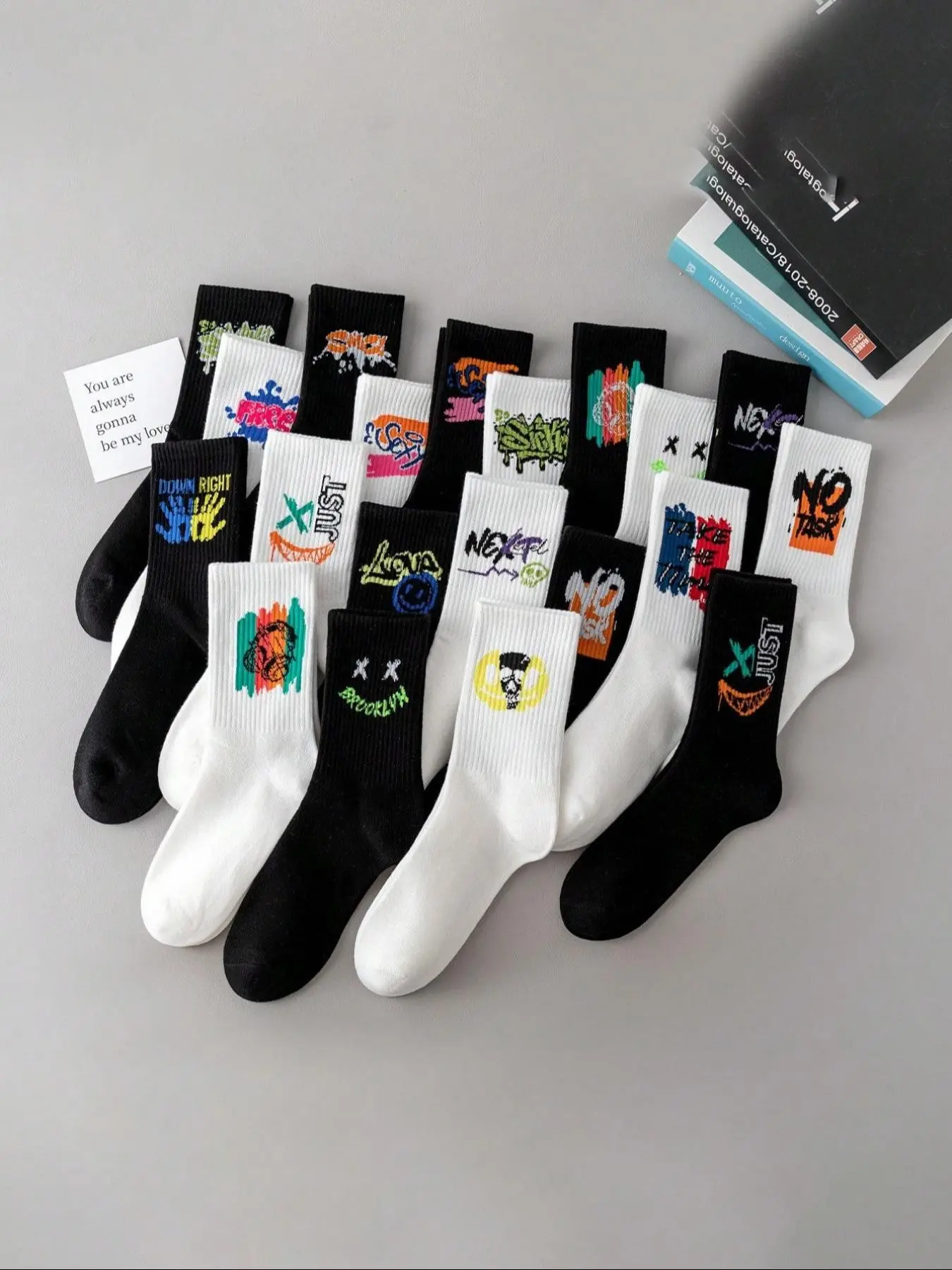 10 Pairs Men's Crew Socks, Spring Fall Mid-Calf, Letter Stripes, Graffiti Print, Sporty, Casual, All Seasons, Daily Wear