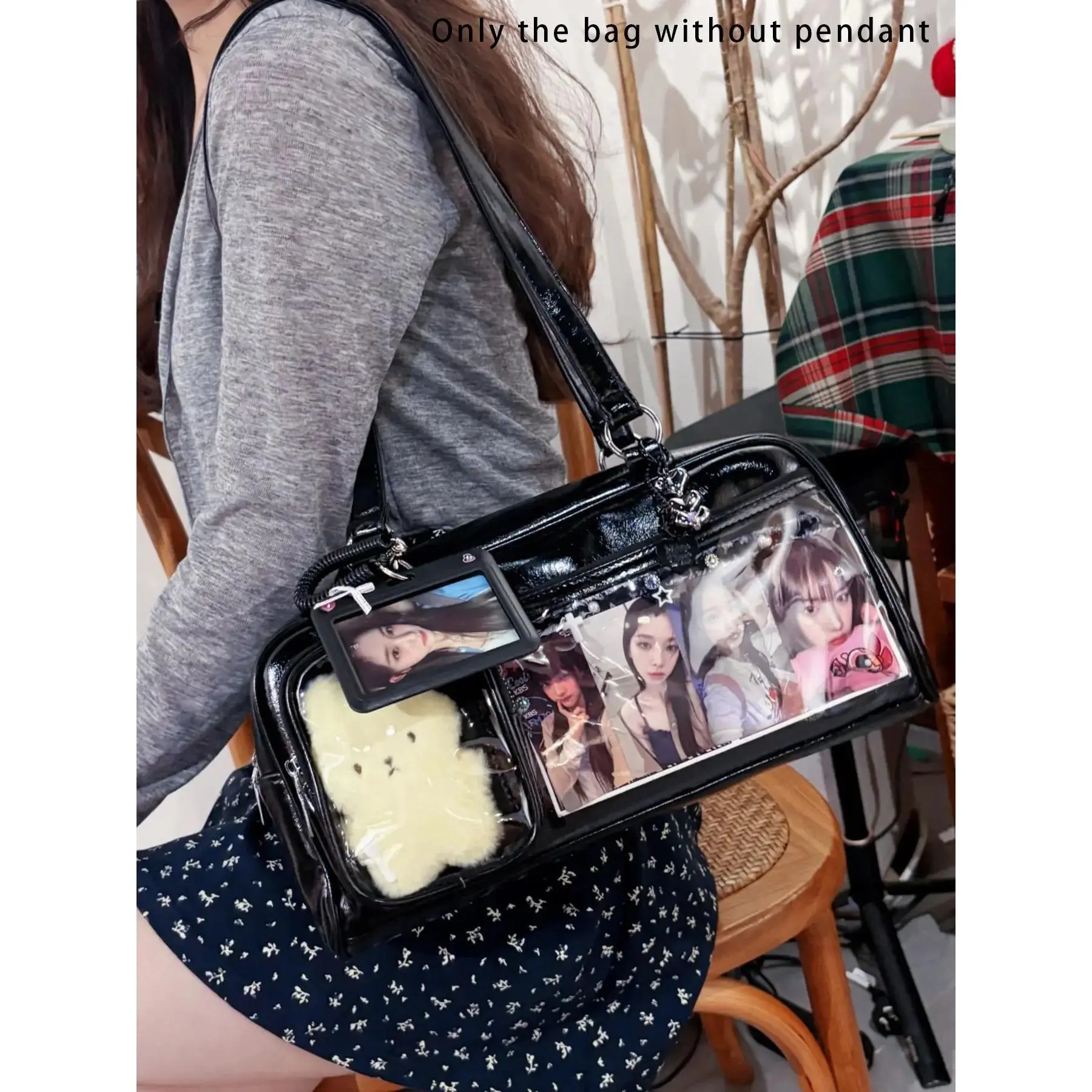 Black glossy transparent pain bag, star-chasing exclusive shoulder bag, can hold small card dolls, trendy shoulder messenger bag, commuter bag, Casual messenger bags, Patent Shoulder Bags
