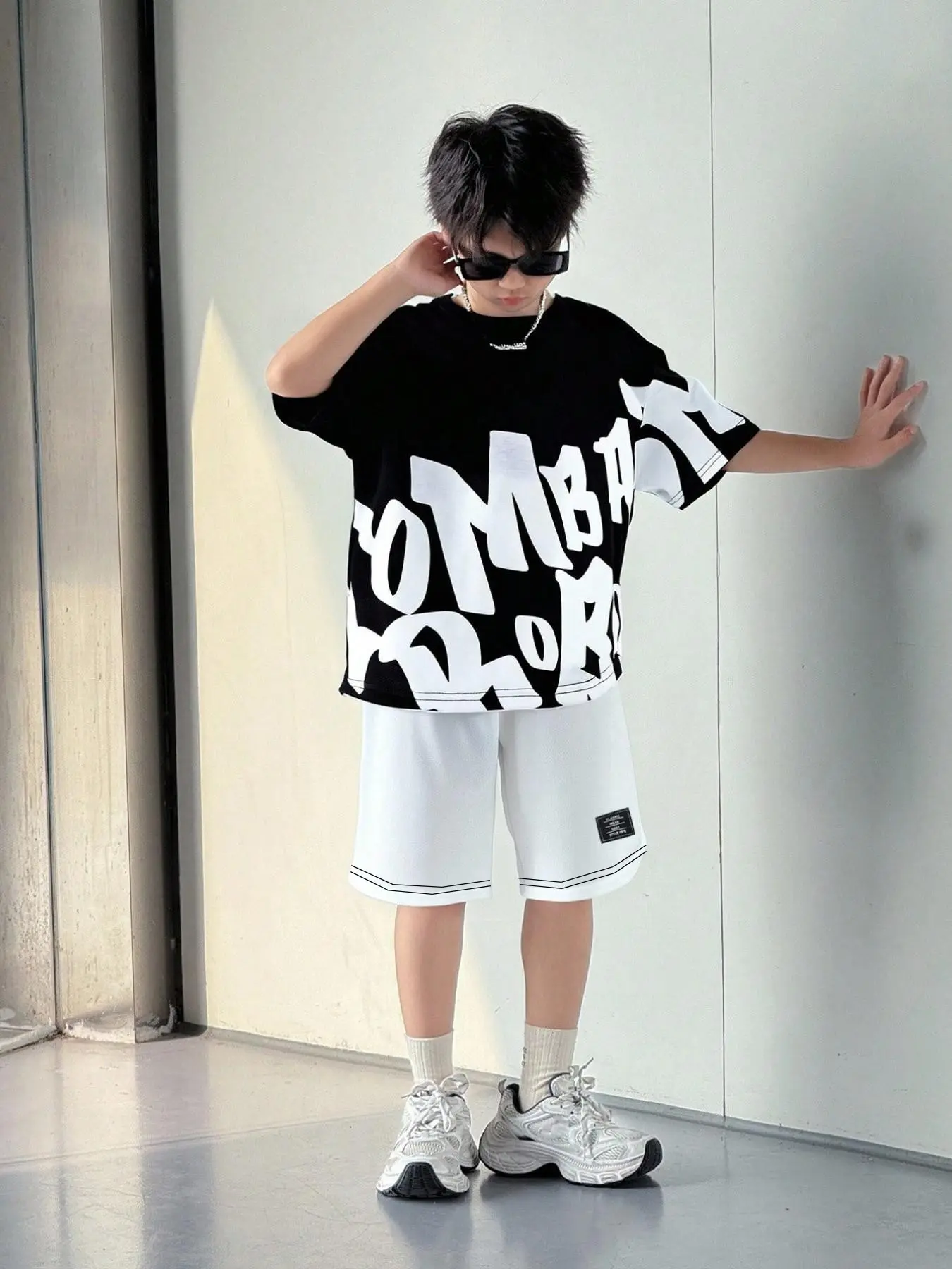 Boys' Street Style Letter Print Short Sleeve T-Shirt & Shorts Set, Casual Slim-Fit for Home and Outdoor Activities, Graphic Print Set, Outfits Set
