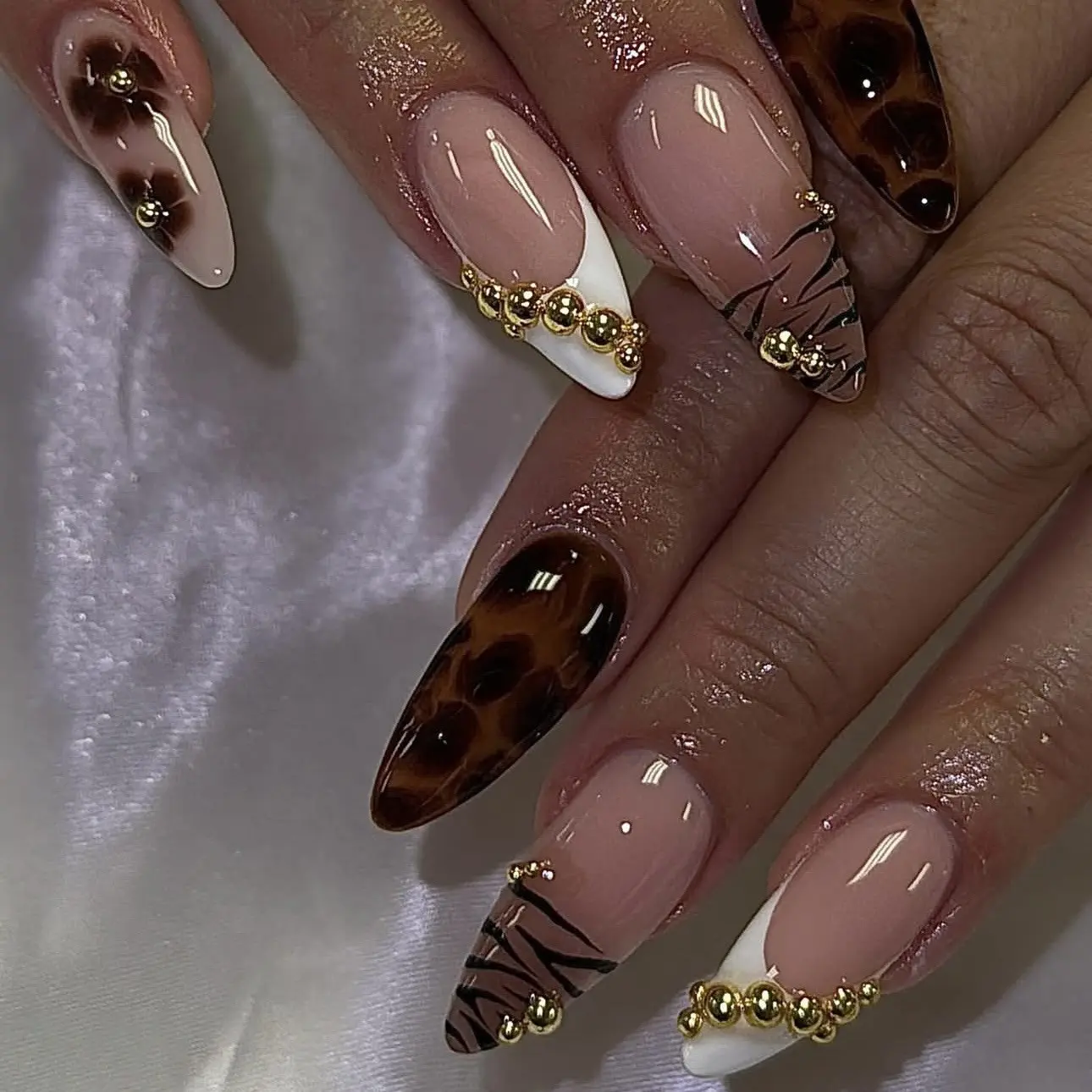 24-Piece Almond press on nails Vintage amber tortoiseshell tiger patterned gold bead include Press on nail glue Nail /  file for press ons  Suitable for any occasion Wear armor plates that do not damage the armor and replace them at will