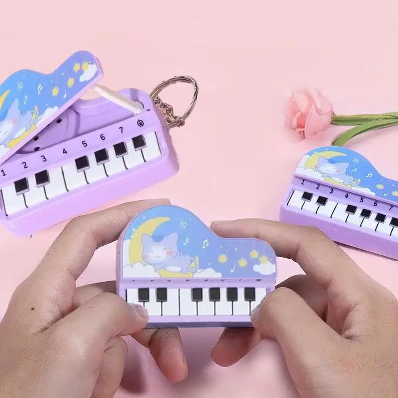 Compact and Lightweight Mini Piano Keychain Toy - Built-in Mini Keyboard, 6+ Years Old Children's Early Education Puzzle Toy, Handheld Color Music Game Machine, Desktop Ornament, Small Backpack Pendant