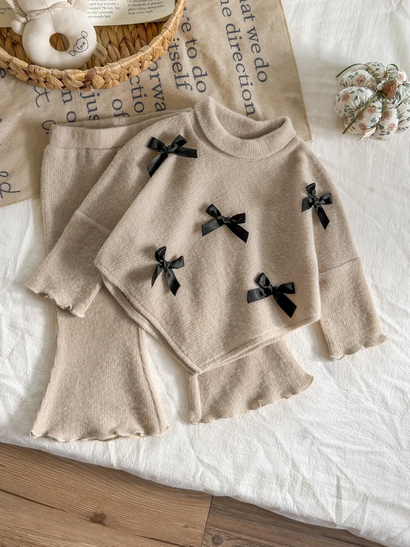 Girls' Butterfly Knot Knit Two-Piece Set, Soft and Skin-Friendly, Gentle Korean Style, Suitable for Home and Outdoors