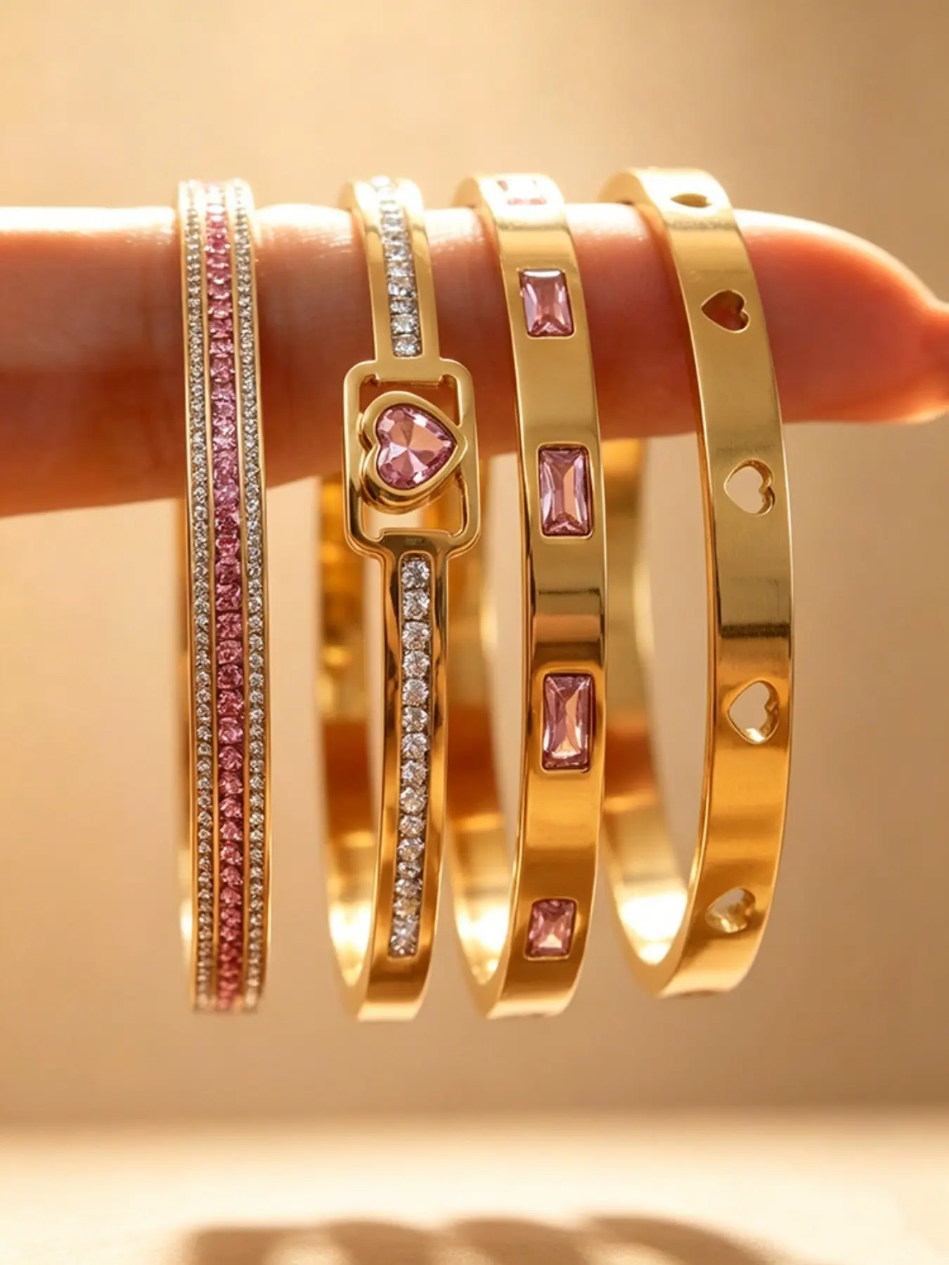 4-Piece Retro Luxury Pink Synthetic Zircon Stainless Steel Women's Bracelet Set With Heart Design Sweet & Cute Stackable Bracelet Waterproof & Fade-Resistant Jewelry For Beach Parties Birthday Gifts Suitable For Daily Wear Gift Ready Bracelets Stacking