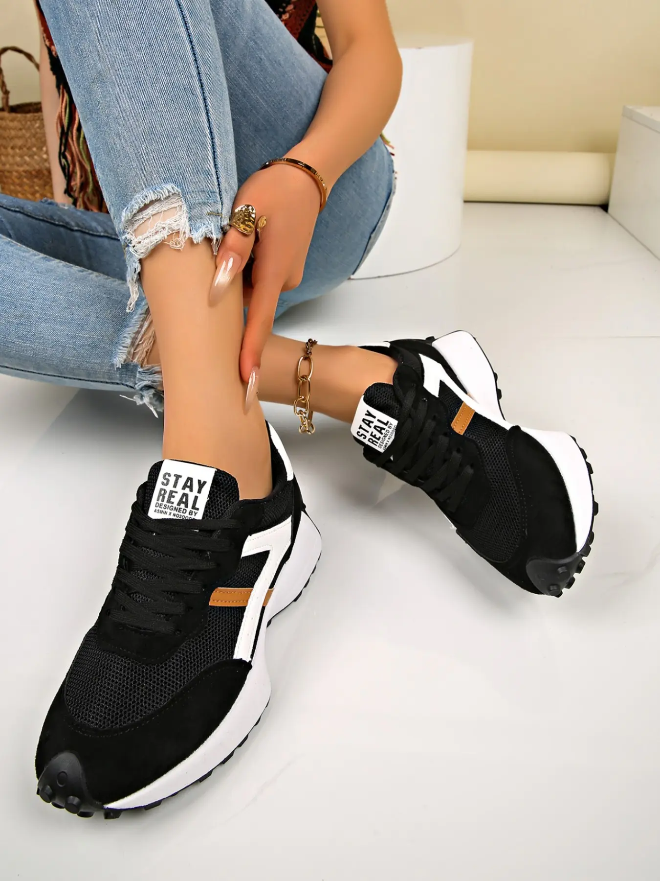 Breathable Mesh Silver Color Fashionable Running Shoes, Retro Anti-Slip Rubber Sole, Daily Wear Sports Shoes, Comfortable and Durable Design, Fashion Running Sneakers