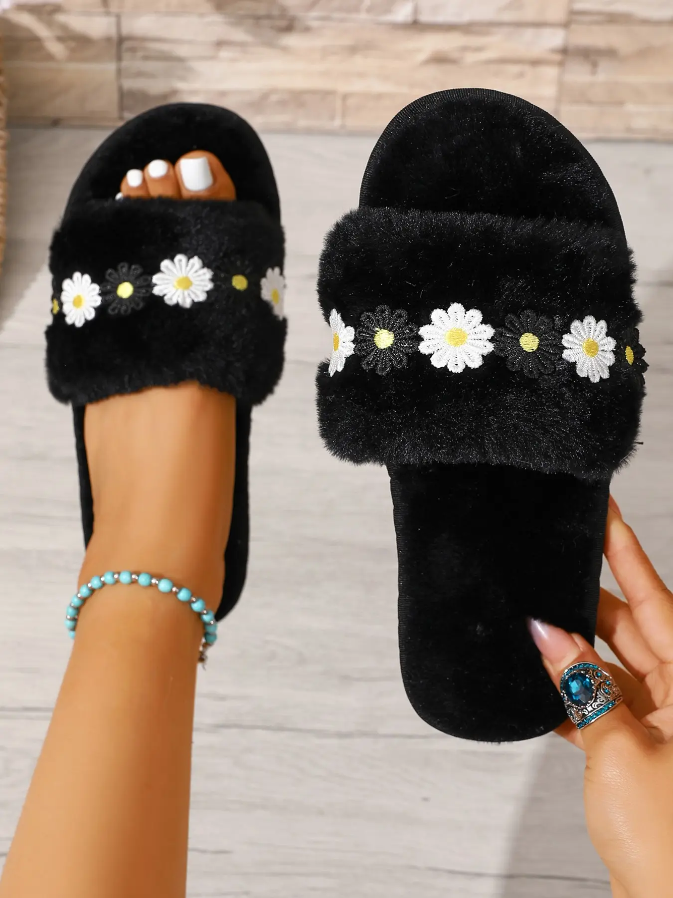 2026 Embroidered Daisy Plush Wide Sole Sandals, Soft Elastic Flat Heel, Multi-Color Options, Fall & Winter Women's Shoes, Rural Style