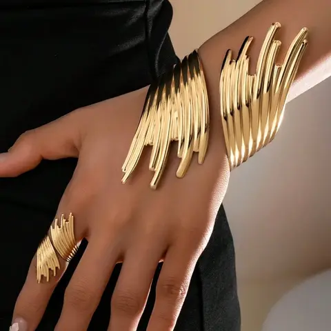 2pcs/Set European And American Fashion Personalized Textured Wing Bracelet And Ring Set, Trendy Jewelry Set, Fashionable Jewelry Set, Suitable For Women's Daily Or Streetwear