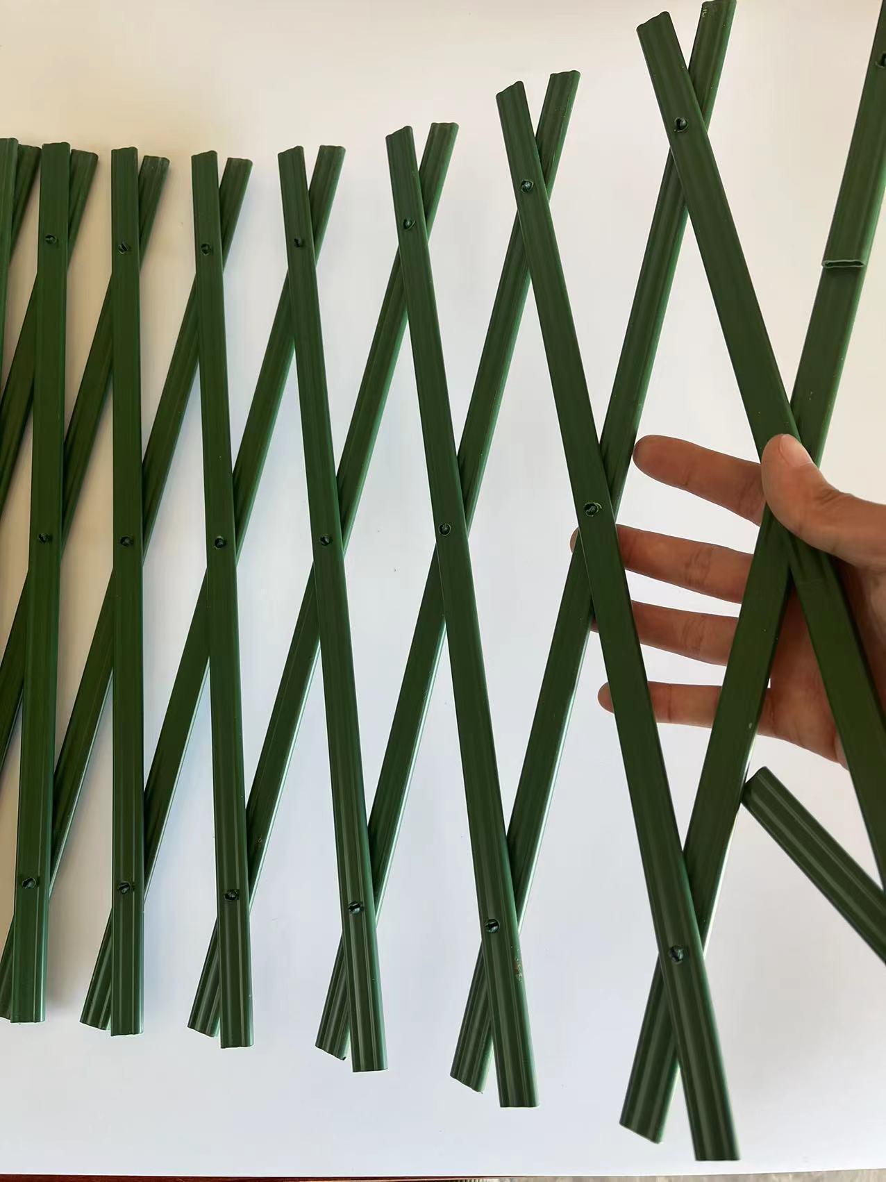 Expandable Green Garden Trellis, Plastic Lattice Trellis for Climbing Plants, Outdoor Wall Decor Trellis for Vines, Roses & Vegetables