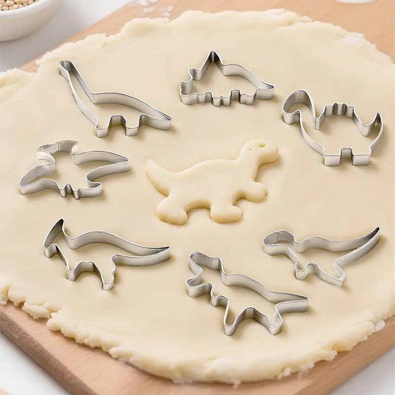 A 7-piece dinosaur cookie cutter set, perfect for dinosaur-themed birthday parties—includes cake, cookie, and sandwich cake cutters, pastry cutters, cookie cutters, baking tools, kitchen gadgets, kitchen accessories, Christmas baking tools, and fondant ca