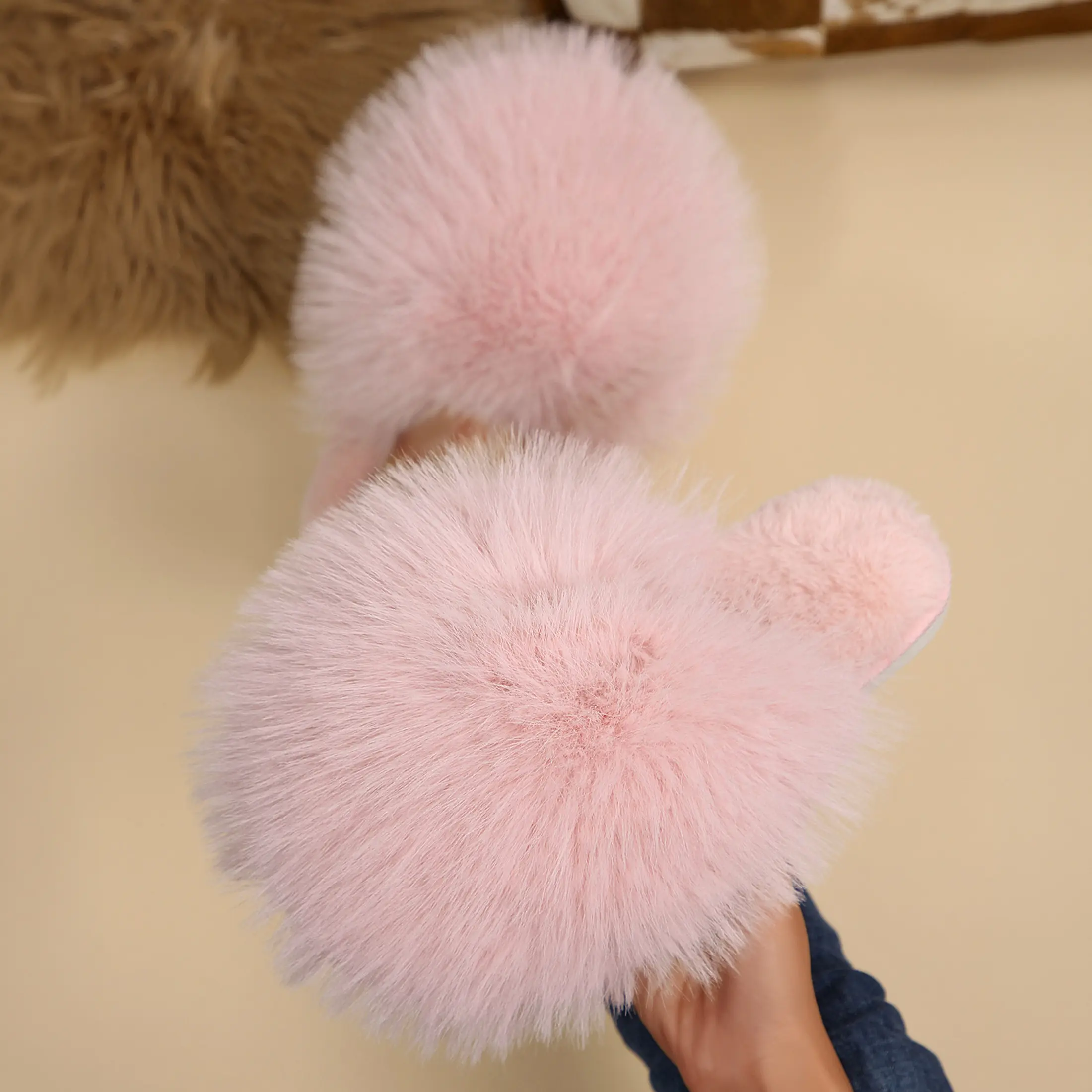 Women's Fluffy Faux-Furry Closed Toe Slippers Winter Warm Non Slip Indoor Home Slides Cozy Plush House Shoes