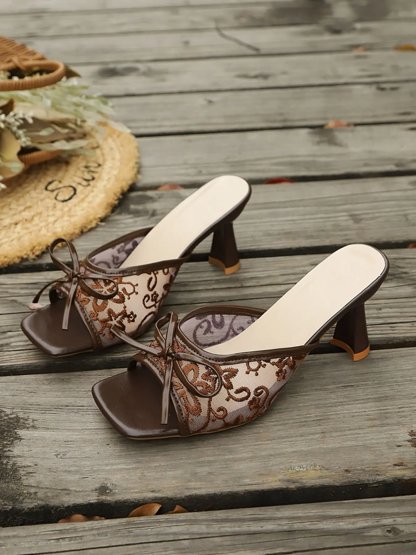 Women's Lace Embroidered Bow Mules, Pointed Heel Square Toe Open-Toe Slip-On Sandals, Summer Outdoor Party Resort Evening Shoes, Chic Summer Footwear, Fashionable Heeled Sandals