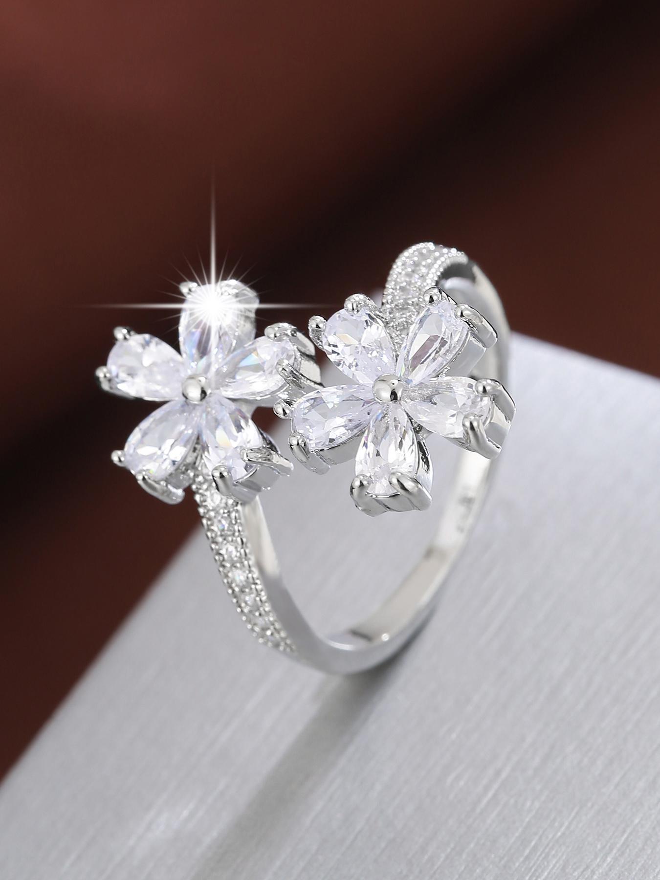 A fresh floral design with an artificial zircon opening for adjustable ladies' rings Cubic Zirconia Rings