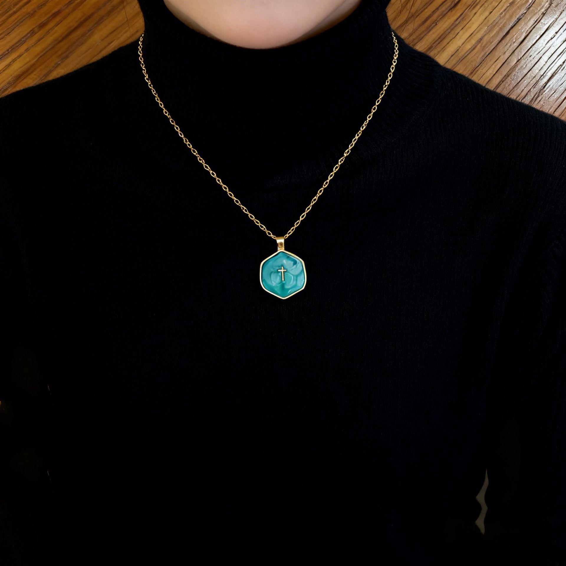 Women's 14K Gold Plated Cross Necklace - Exquisite and simple gold-plated cross pendant, elegant and hypoallergenic brass material