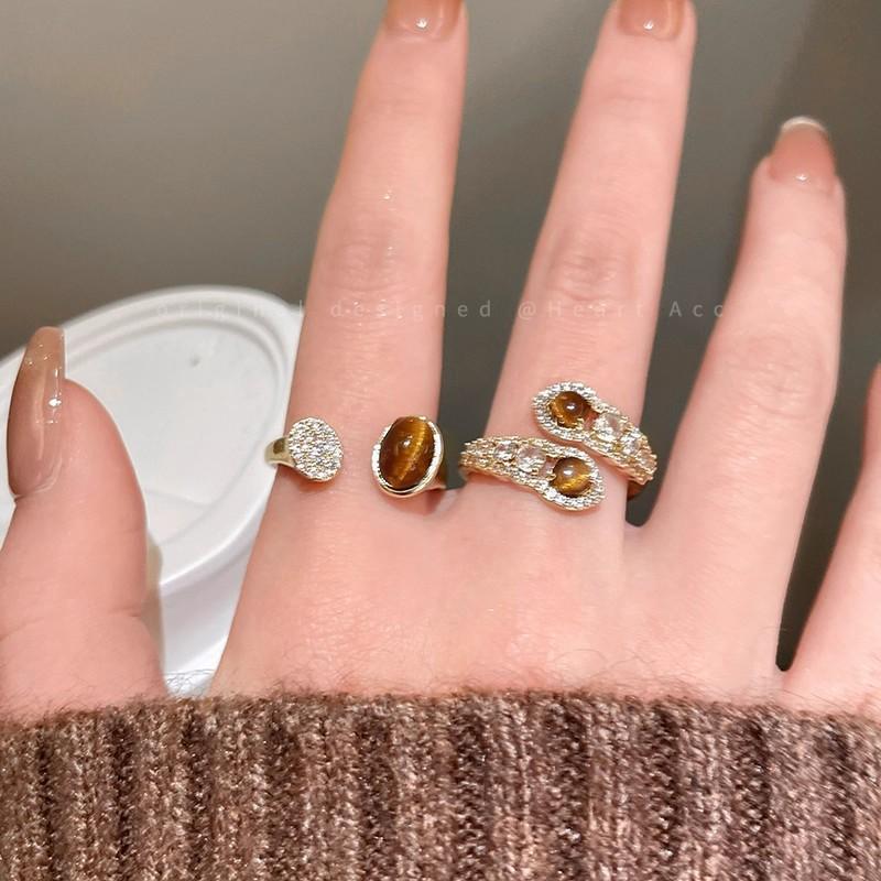The Maillard snake-shaped tiger's eye open ring is a unique design for women, a retro index finger ring with a sense of high-end luxury