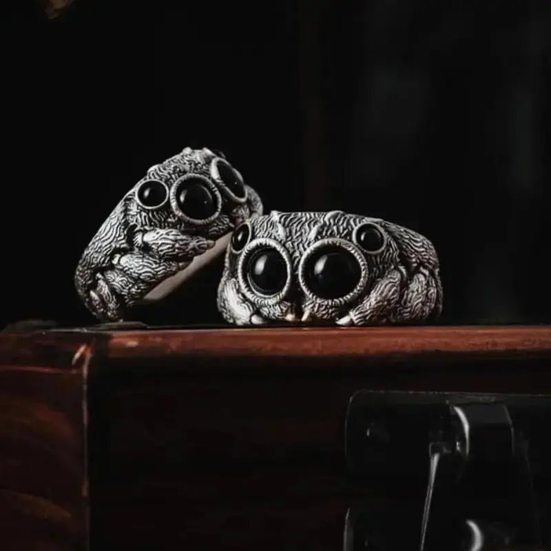 Vintage Jumping Spider Open Adjustable Ring, Inlaid Black Agate Statement Ring With Deep Embossed Texture, Antique Electroplated Metal Gothic Jewelry For Men And Women, Unique Animal Design Accessory For Halloween, Cosplay, Party And Daily Styling