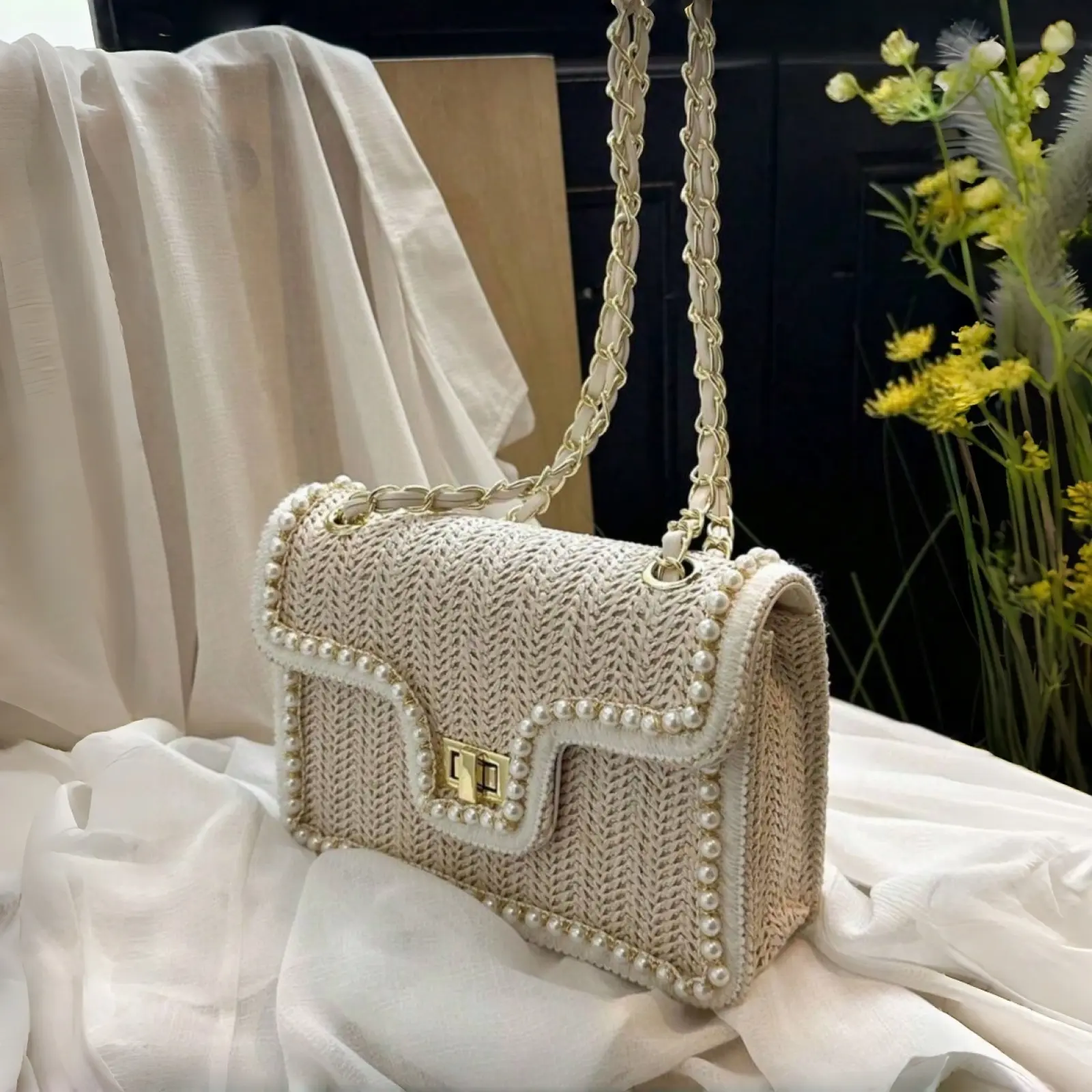 Fashionable Shoulder Woven Straw Bag with Faux Pearl Decoration, Summer Holiday Purse Clutch with Chain, Everyday Crossbody Bag , Perfect for Beach Vacation, Eye-Catching Beach Square Underarm Bag, Beach Essentials