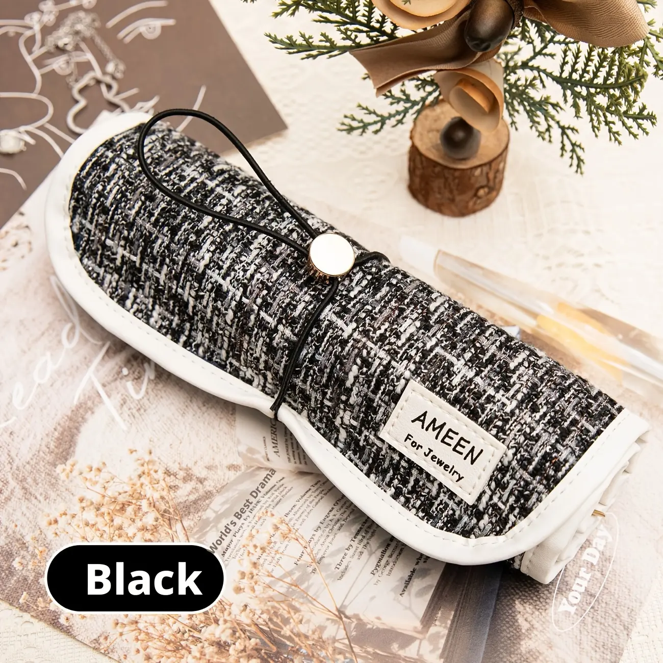 "Chanel-style" jewelry organizer bag—large-capacity, multi-compartment storage for gold jewelry, rings, earrings, necklaces, and bracelets; features dedicated slots and offers anti-tarnish and dust-proof protection.
