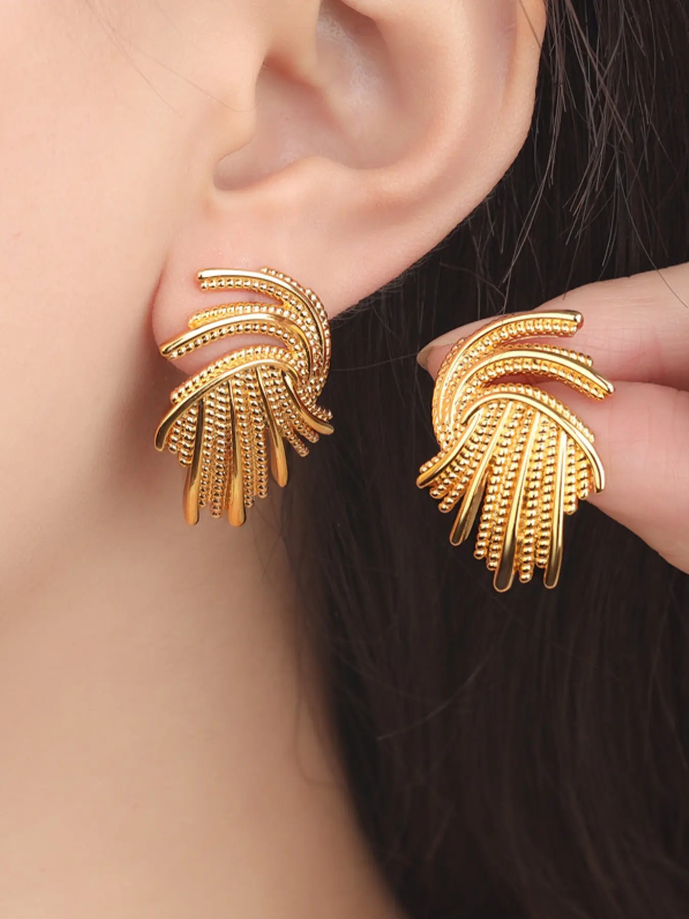 1pair Geometric Rotating Earrings, Luxurious Metal Texture, Asymmetrical Design, Perfect for Daily Wear, Music Festivals, Summer Vacations