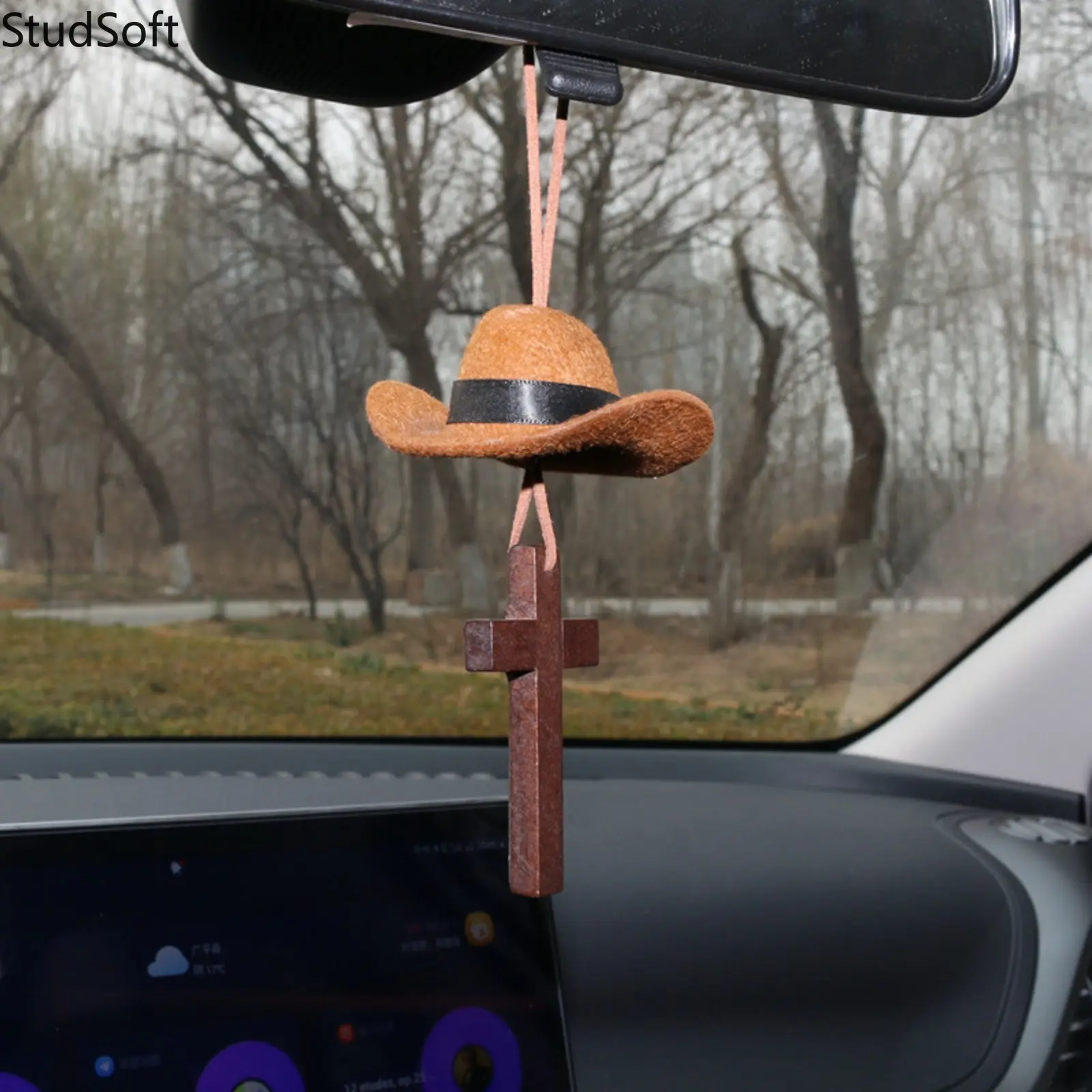 Cowboy Theme Rear View Mirror Charm, Rustic Wooden Cross with Hat, Christian Religious Symbol Car Interior Hanging Decor for Truck SUV