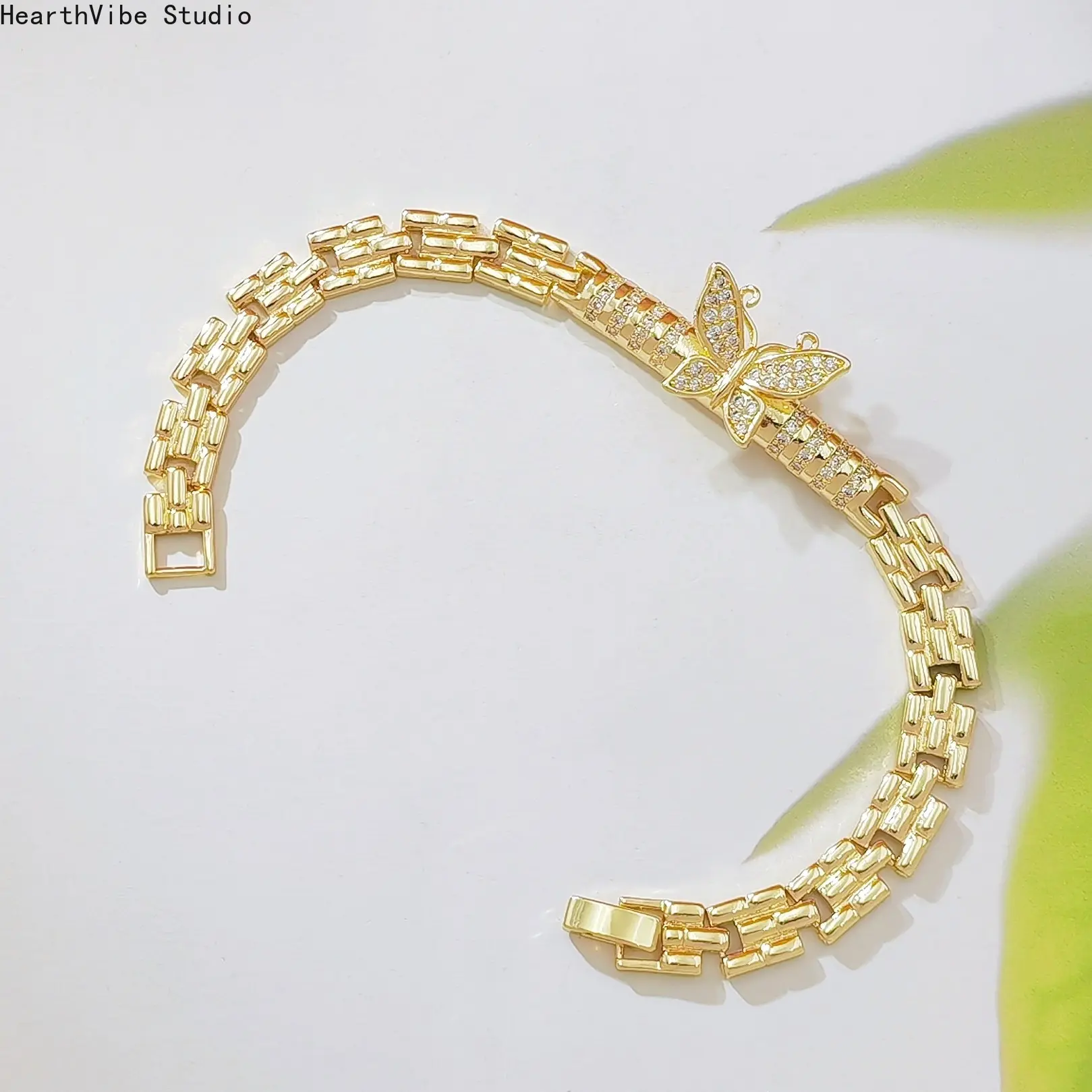 Women's Gold-Plated Bracelet with Cubic Zirconia Butterfly Charm, Fashionable Chunky Thick Link Chain, Statement Jewelry Gift Idea, Chunky Chain Bracelet, Fashionable Chunky Bangles