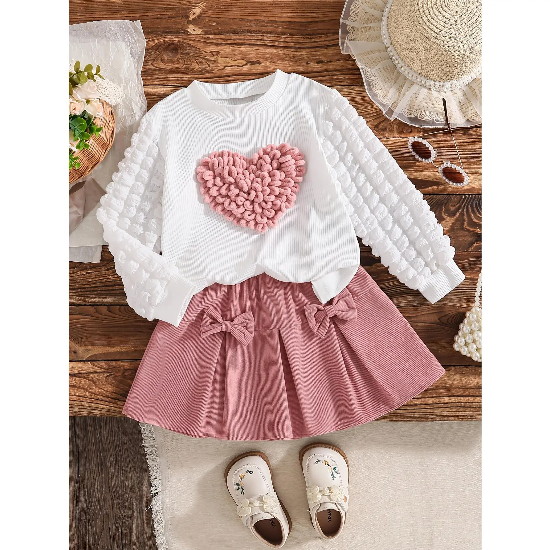 [Sweet Cute| Heart Design] 2pcs Set Girls' Sweet Cute Heart Design Lantern Sleeve Round Neck Pullover Top + Bow Pink Skirt Outfit for Spring and Autumn, Children's Puff Sleeve Top + Short Skirt Set for Autumn and Winter