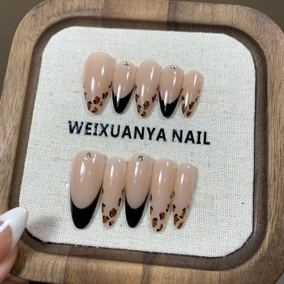 Premium nail studs with a French star print and solid black color, cool sweet French style, fully handmade, for autumn/winter.