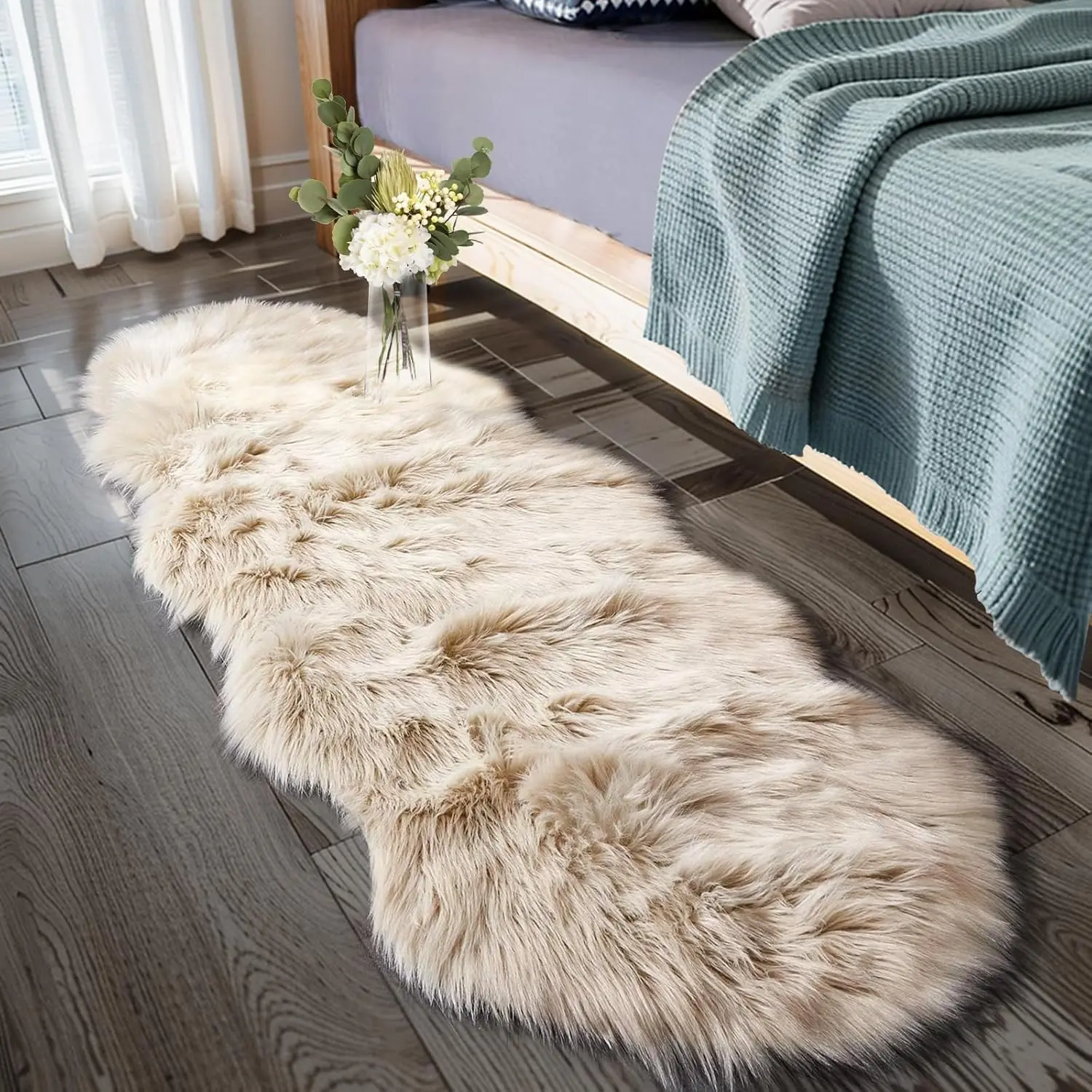 Soft Faux Sheepskin Fur Rug Rug for Bedroom Fuzzy Carpet for Living Room Kid's Room Nursery Decor, Beige 2 x 6 Feet
