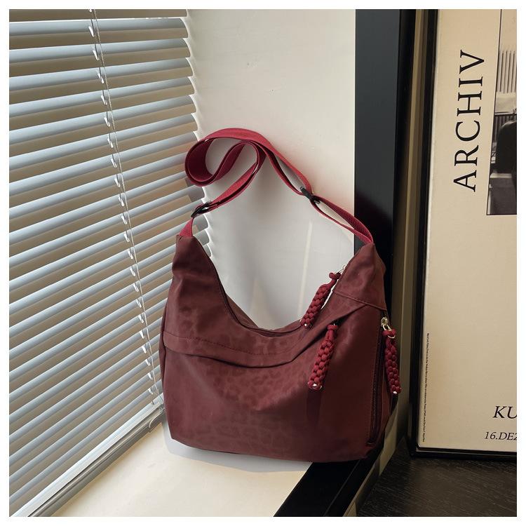 Fashion Leopard Print Crossbody Bag New Chain Fashionable and Versatile Shoulder Bag for Women Casual and Simple Commuting Bag