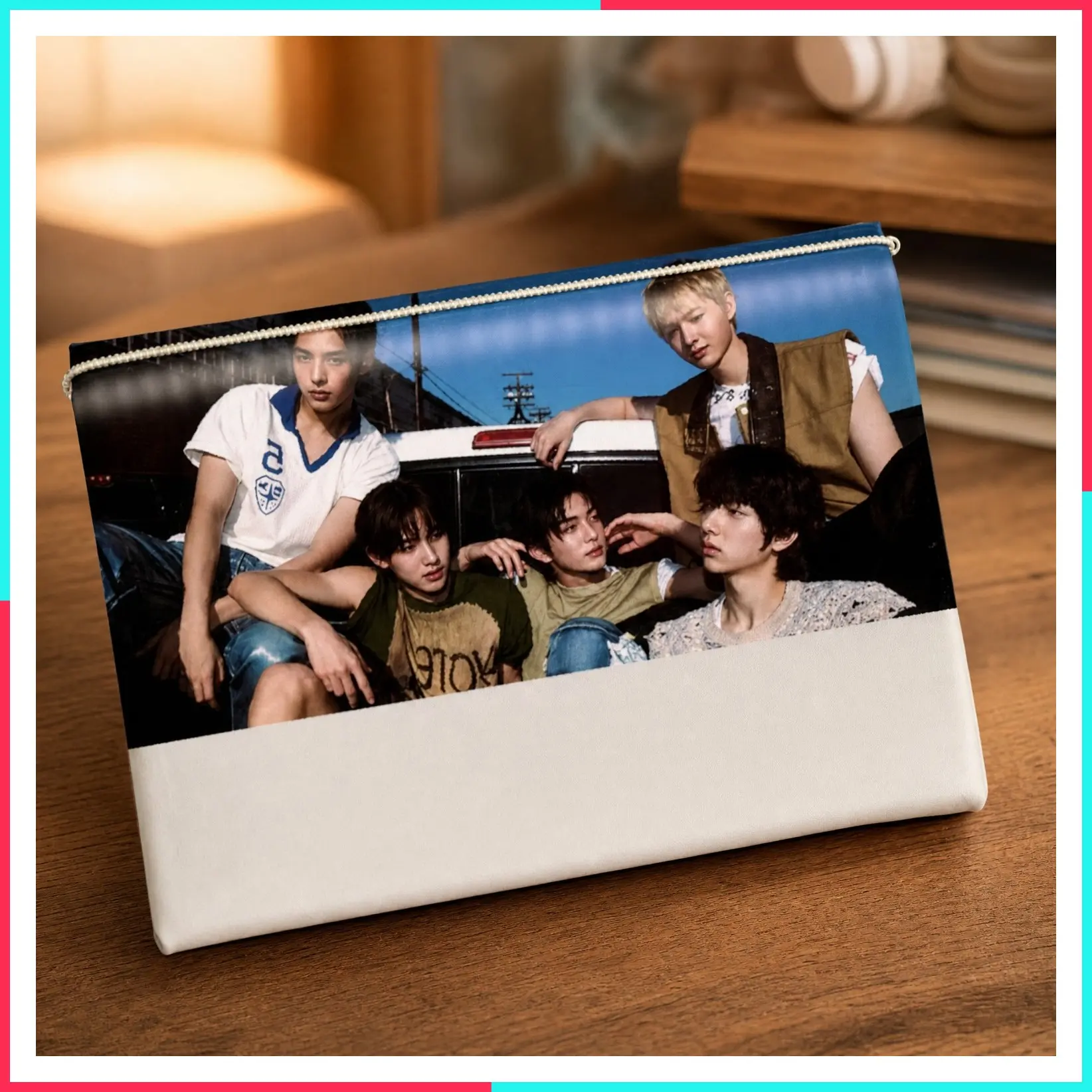 COLOR OUTSIDE THE LINES 1st EP Album (Scene 2 Ver.) + Set of 3 Extra Photocards