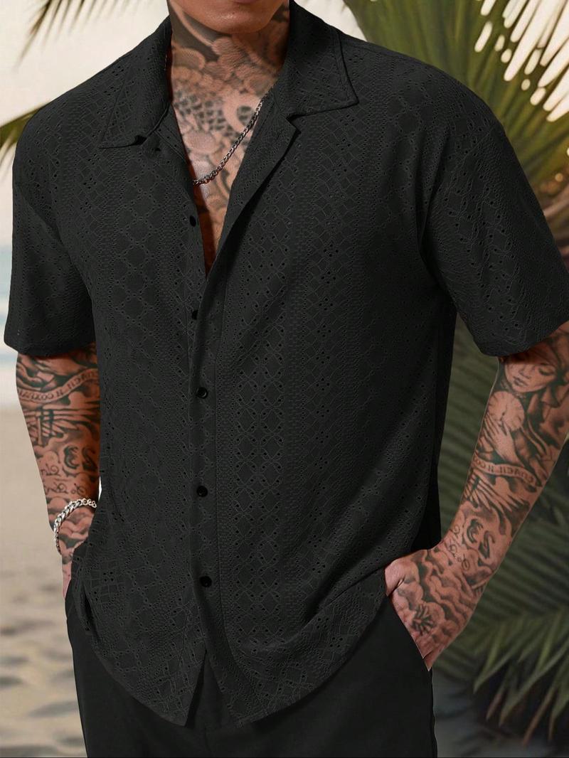 Men's Vacation Casual Style, INS Matched With A Knitted Black And White Geometric Striped Crochet Textured Jacquard Loose Short-Sleeve Shirt. Featuring A Button Placket, This Shirt Embodies French Elegance And Romance, Making It Perfect For Hawaiian Beach