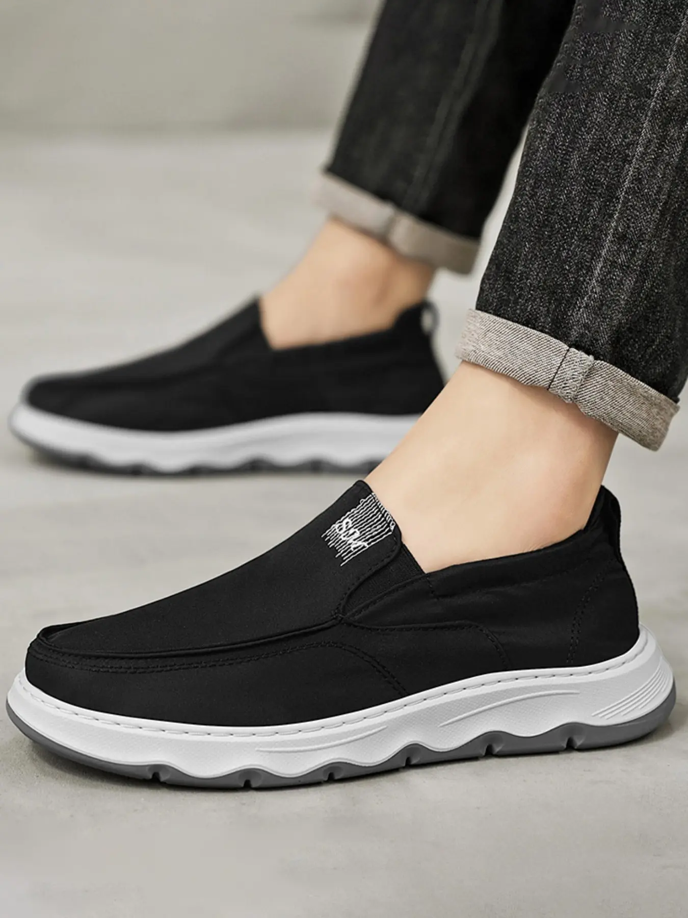 2026 New Men's Multi-Functional Slip-On Ice Silk Canvas Loafers, Breathable Lightweight Wavy Platform Casual Shoes, Lace-Free Lazy Shoes, Non-Slip Soft Soles, Business Footwear for Daily Commute, Three Colors Available: Black, Green, Gray