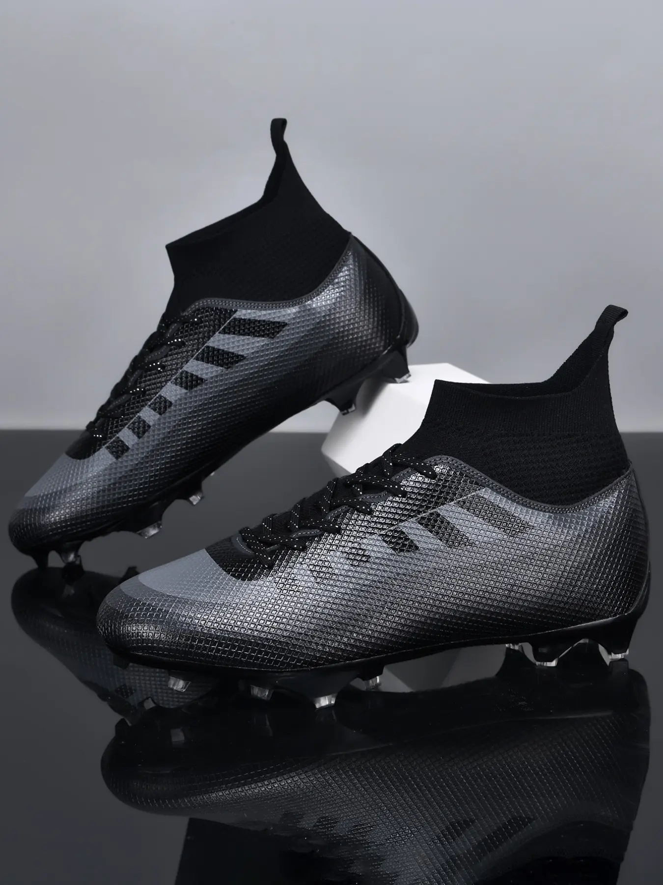 Unisex Football Shoes, High-Top Training Cleats, Football Boots, Anti-Slip Rubber Sole, TF Short Studs, Lightweight, Durable, Indoor/outdoor Use