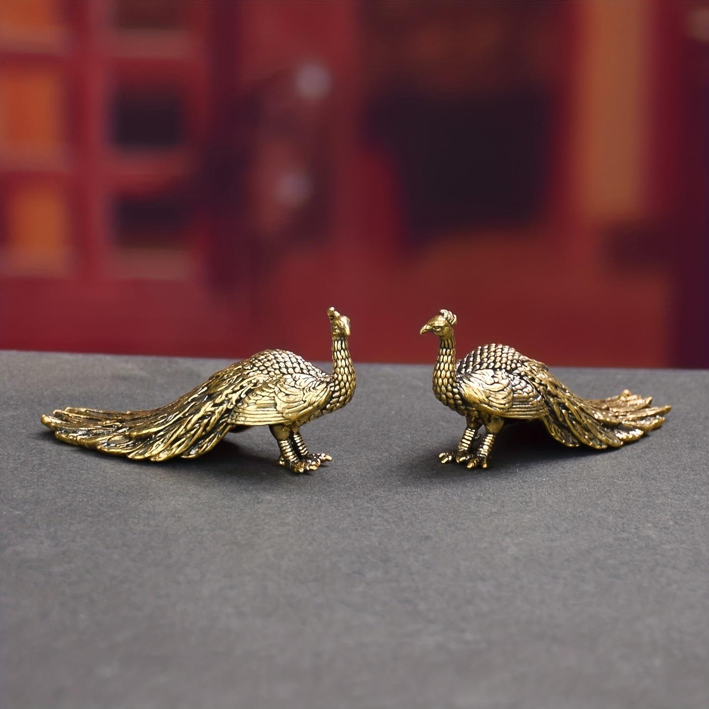 A vintage-style brass peacock desktop ornament—an exquisite piece of craftsmanship ideal for collectors. It makes a perfect birthday gift, a charming addition to an office bookshelf, or a unique decorative accent for a Halloween display.