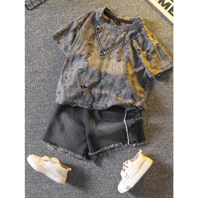 Boys' Summer Two-Piece Set: Trendy Retro Street Style Outfit, New Distressed Short-Sleeve Top + Black-Grey Faux Denim Shorts, Suitable for Outdoor Activities