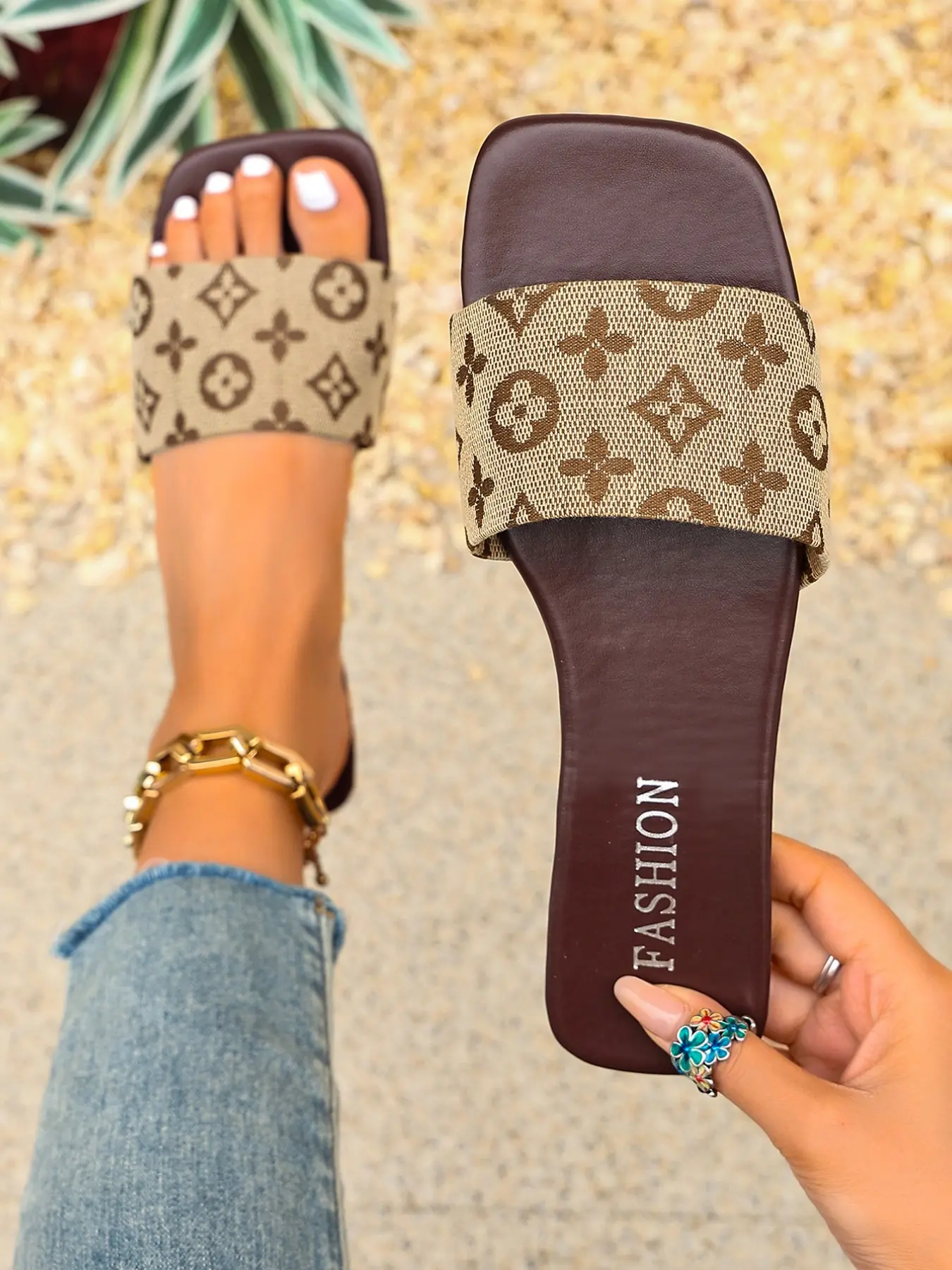 Women Square Open Toe Slide Sandals, Vintage Monogram Print, Single Strap Flat Slides, Summer Beach Slippers, Comfortable and Stylish, Beach Flip Flops, Fashionable PU Slides