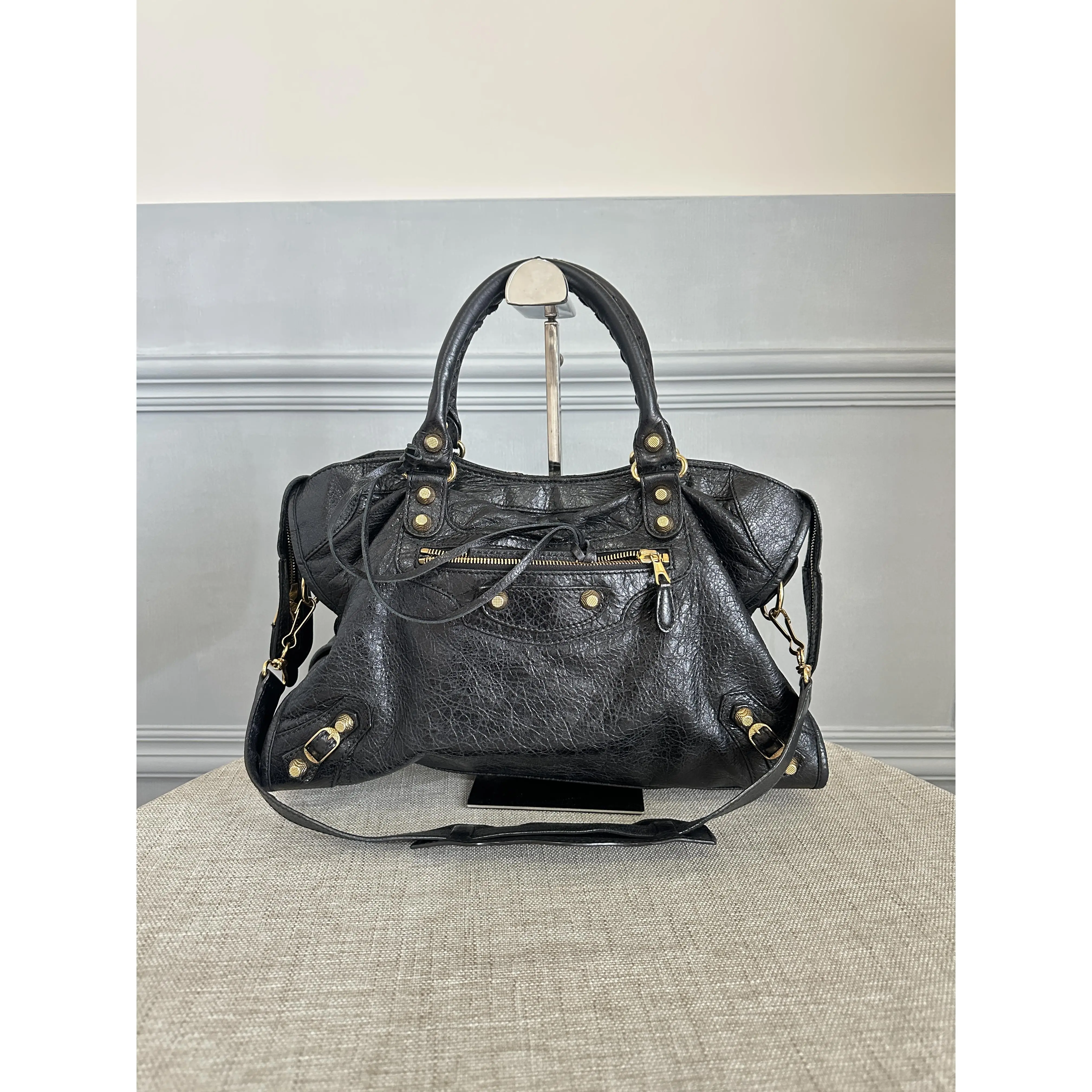 Pre-owned Balenciaga Classic City Black Lambskin Leather Handbag With Strap