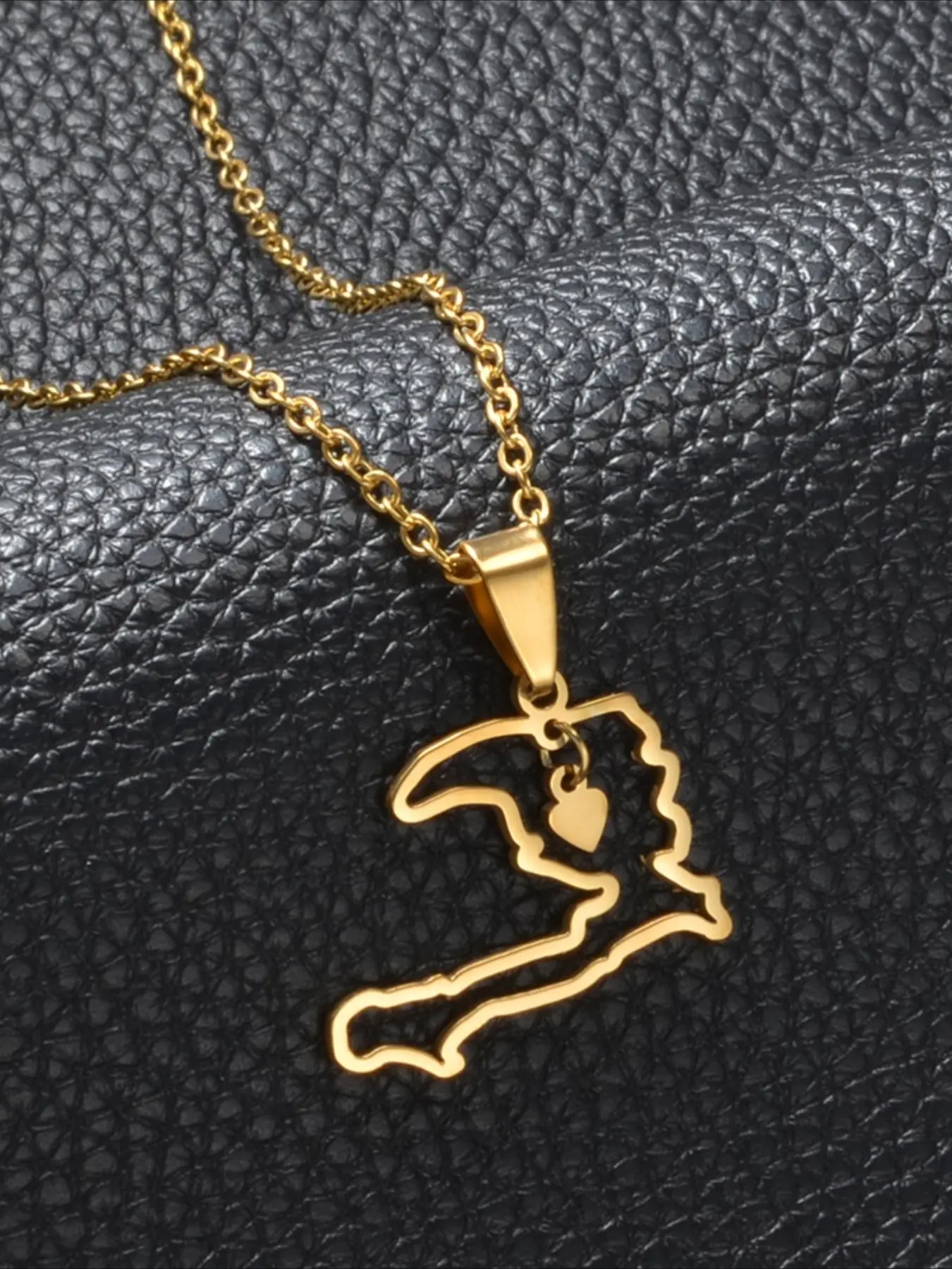 1pc Mauritius French Guiana Haiti Guadeloupe Reunion Martinique Map Necklaces for Woman Jewelry Stainless Steel