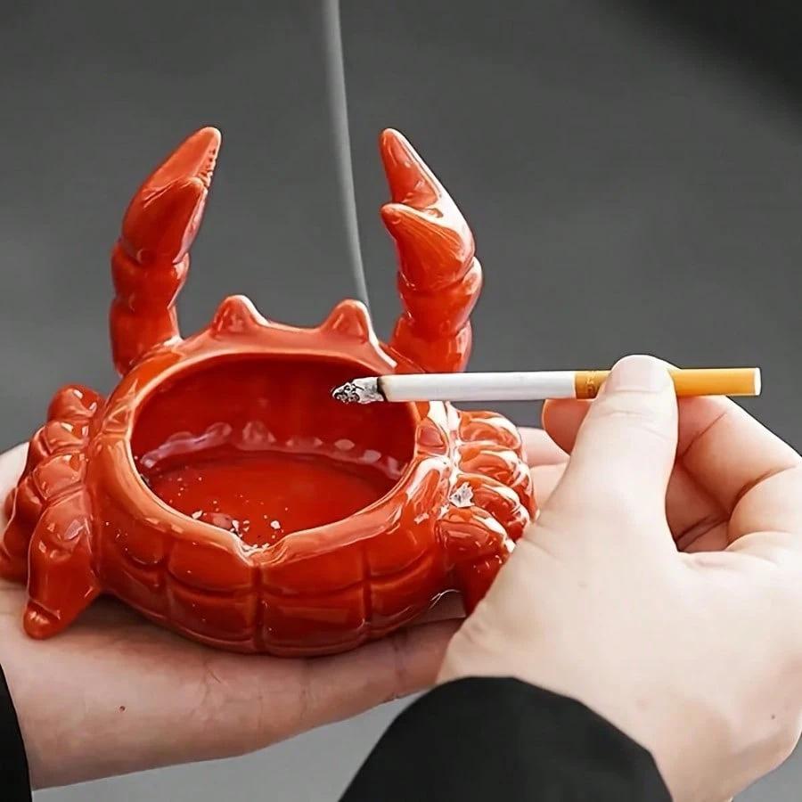 Household crab ashtray, a small tea set decoration for the office and living room, with a lid to prevent ash from scattering, a cute Chinese-style ornament