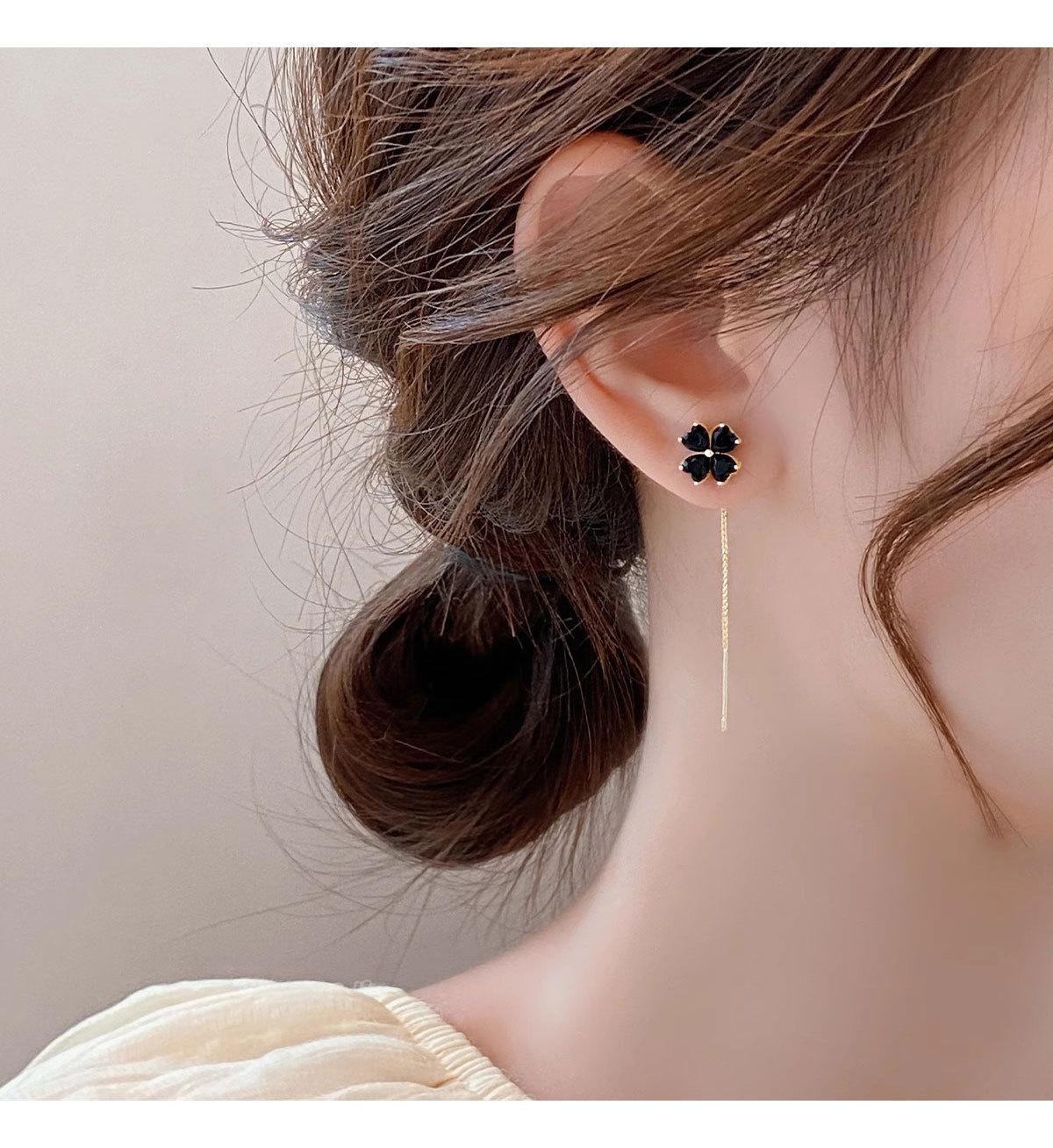 Fashionable black four-leaf clover lucky tassel earrings for women, light luxury design, new stylish ear accessories, gift for women