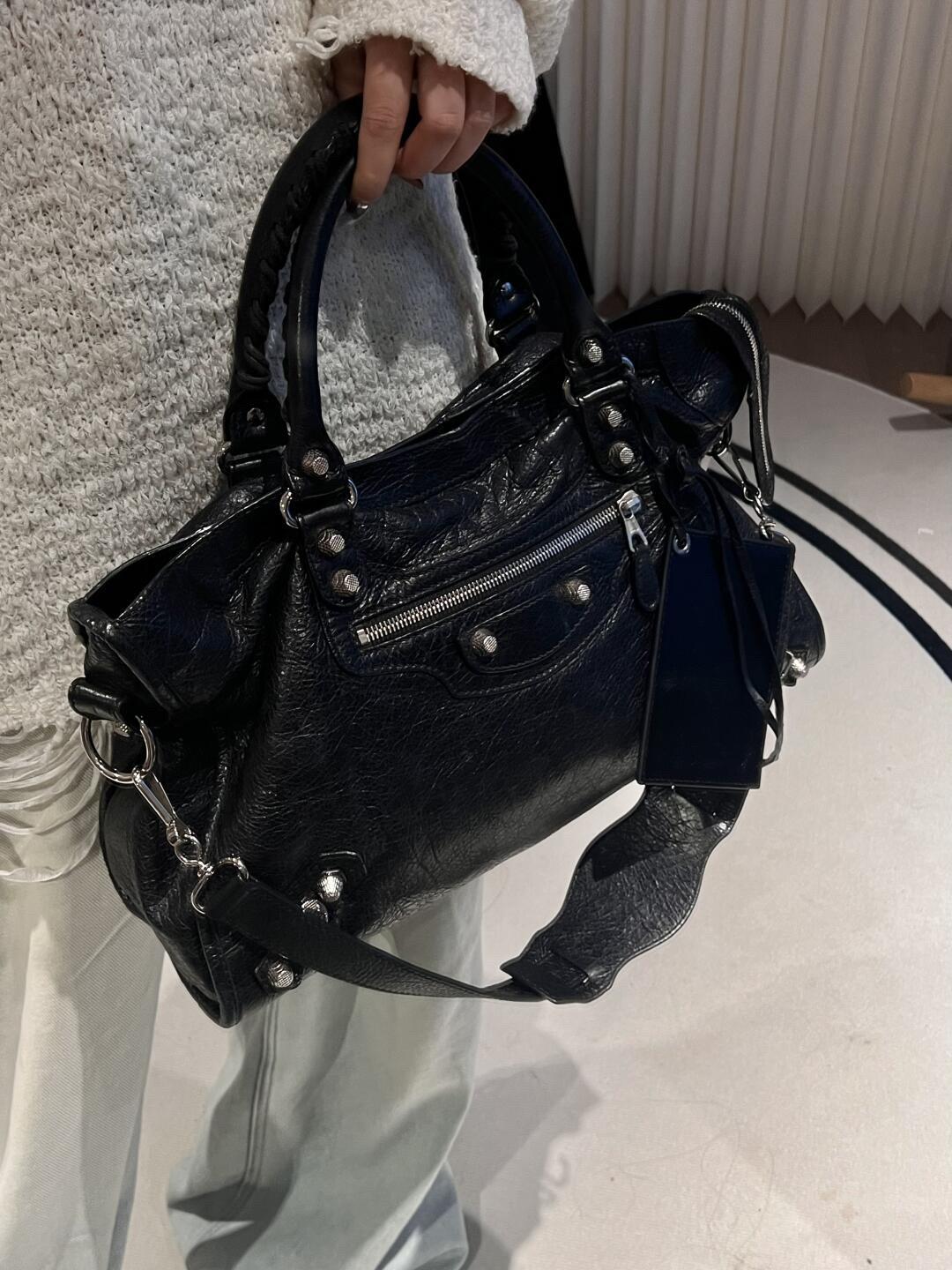 New Arrival Rivet Pillow Bag - Ins Motorcycle Style, High-End Large Capacity, Shoulder/Crossbody/Handheld for Trendy Cool Girls