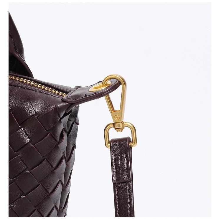 6252 Hand-woven Shoulder Dumpling Bag 2025 New PU Leather Fashion Commuter Messenger Bag