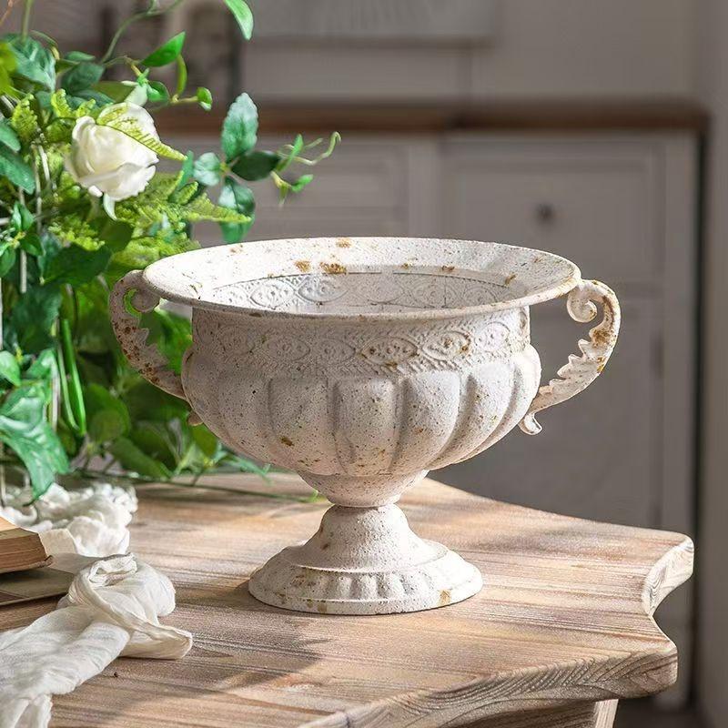 A French decorative vase crafts decorative ornaments romantic trophy shaped crafts