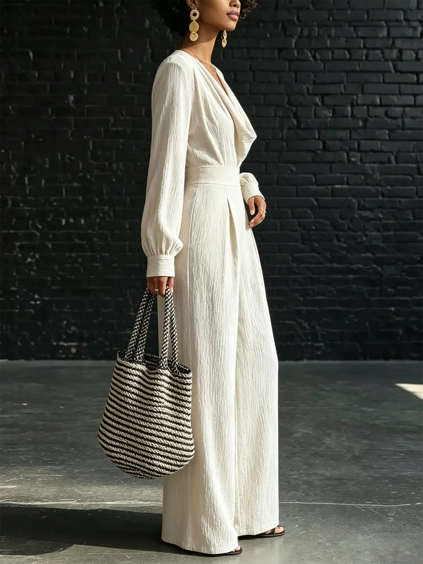 A fashionable women's beige swing collar long sleeved wide leg Dress Up Jumpsuit, with a high waist and a cinched waist that looks taller and slimmer, suitable for commuting to work, shopping and outdoor activities, indoor and outdoor dressing