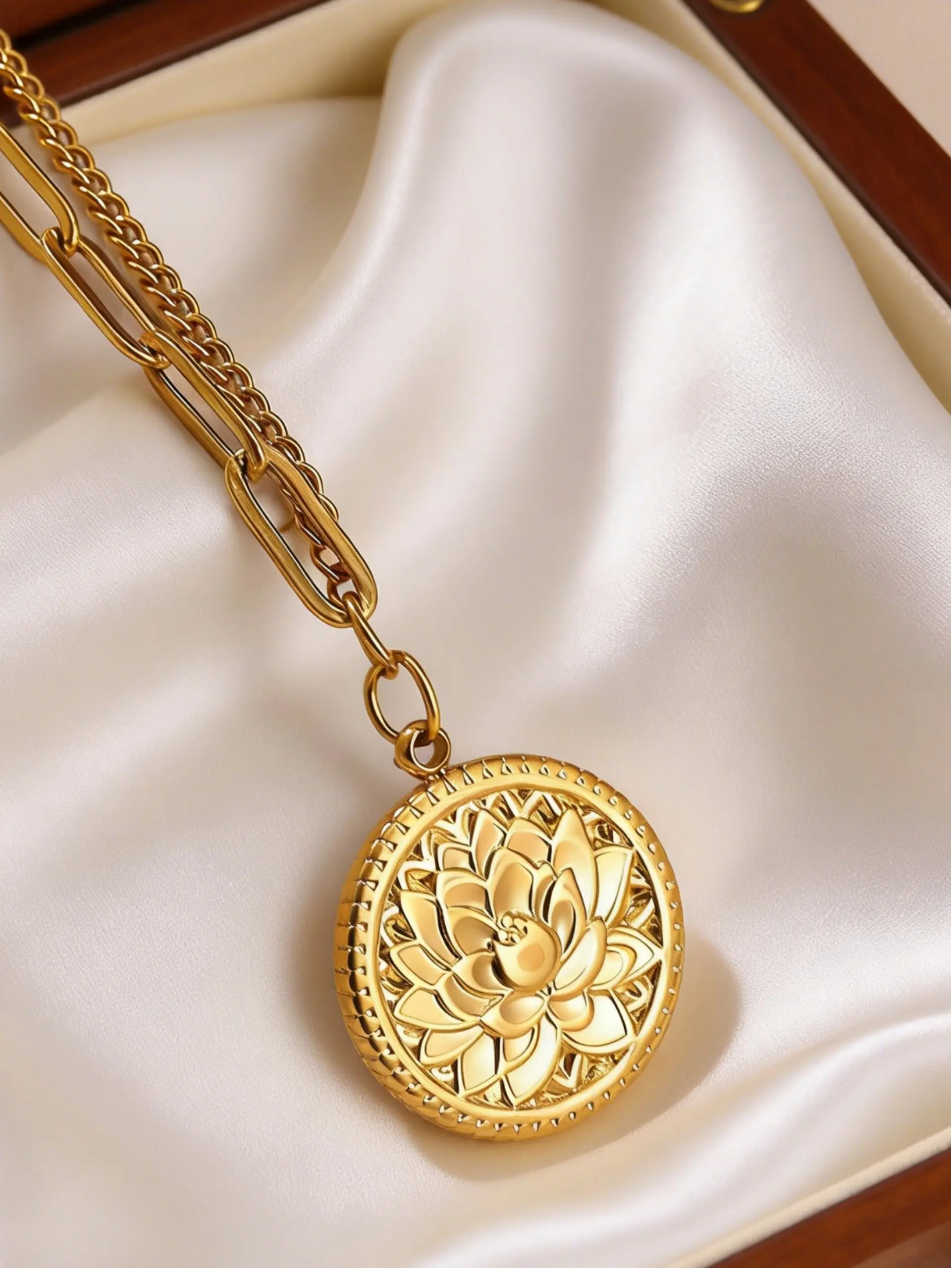 Lily Flower Pendant Stainless Steel Women's Necklace, Fashion Luxury Non-Fading Collarbone Chain, Daily Commute Festival Gift Accessory