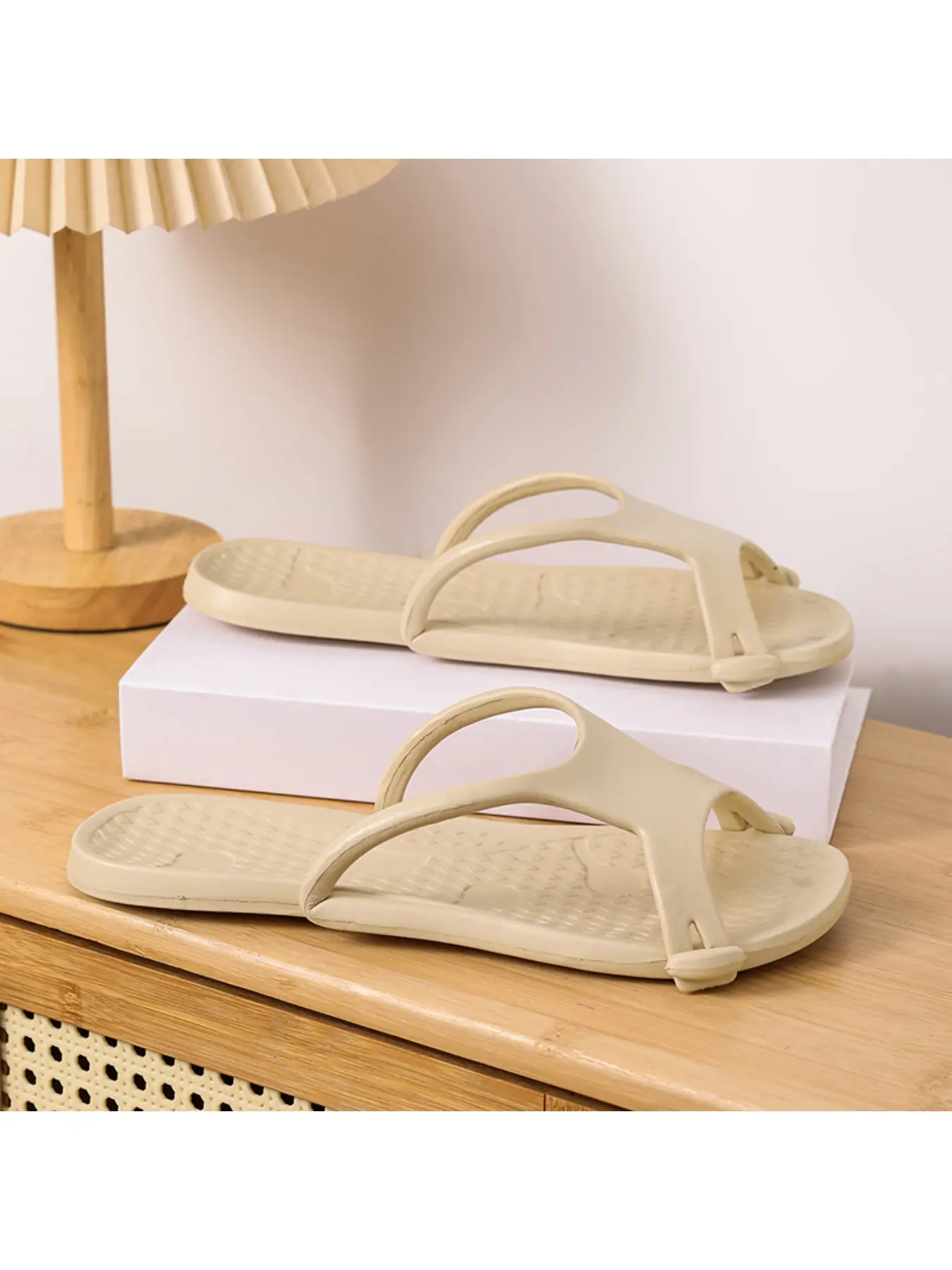 New Women's Detachable and Foldable Travel Slippers， Lightweight EVA Quick-Dry Non-Slip Bath Sandals Slippers， Hotel Beach Swimming Camping Portable Compressed Slippers