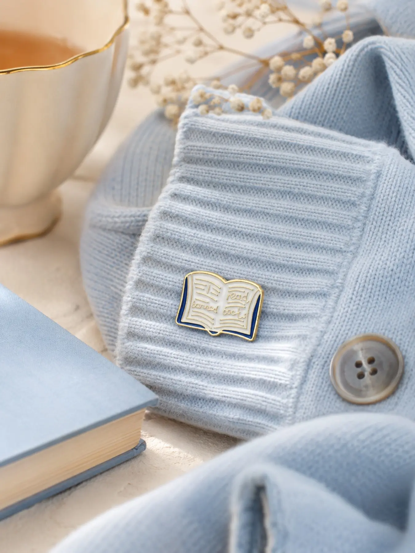 Open Book Reading Quote, Enamel Lapel Pin, Gold Tone Alloy Enamel, for Book Lovers Readers Teachers Librarians and Collectors, for Denim Jackets Backpacks Canvas Bags Sweaters and Hats, Classic Bookish Academic Style, Gift for Readers