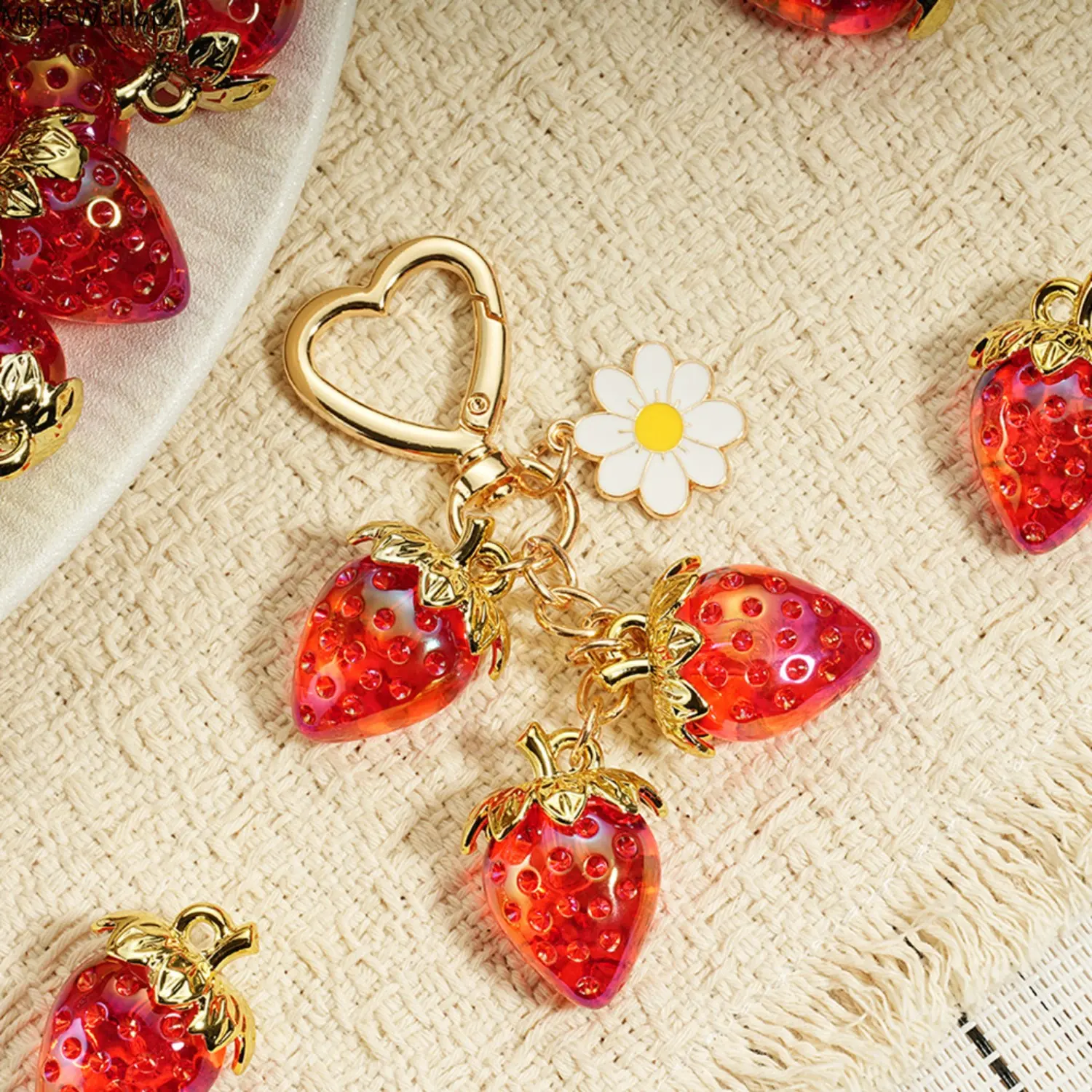 Cute Resin Strawberry Keychain - Rhinestone Pendant, Enamel Daisy Accent, Cottagecore Bag Charm, Ideal Summer Gift for Women